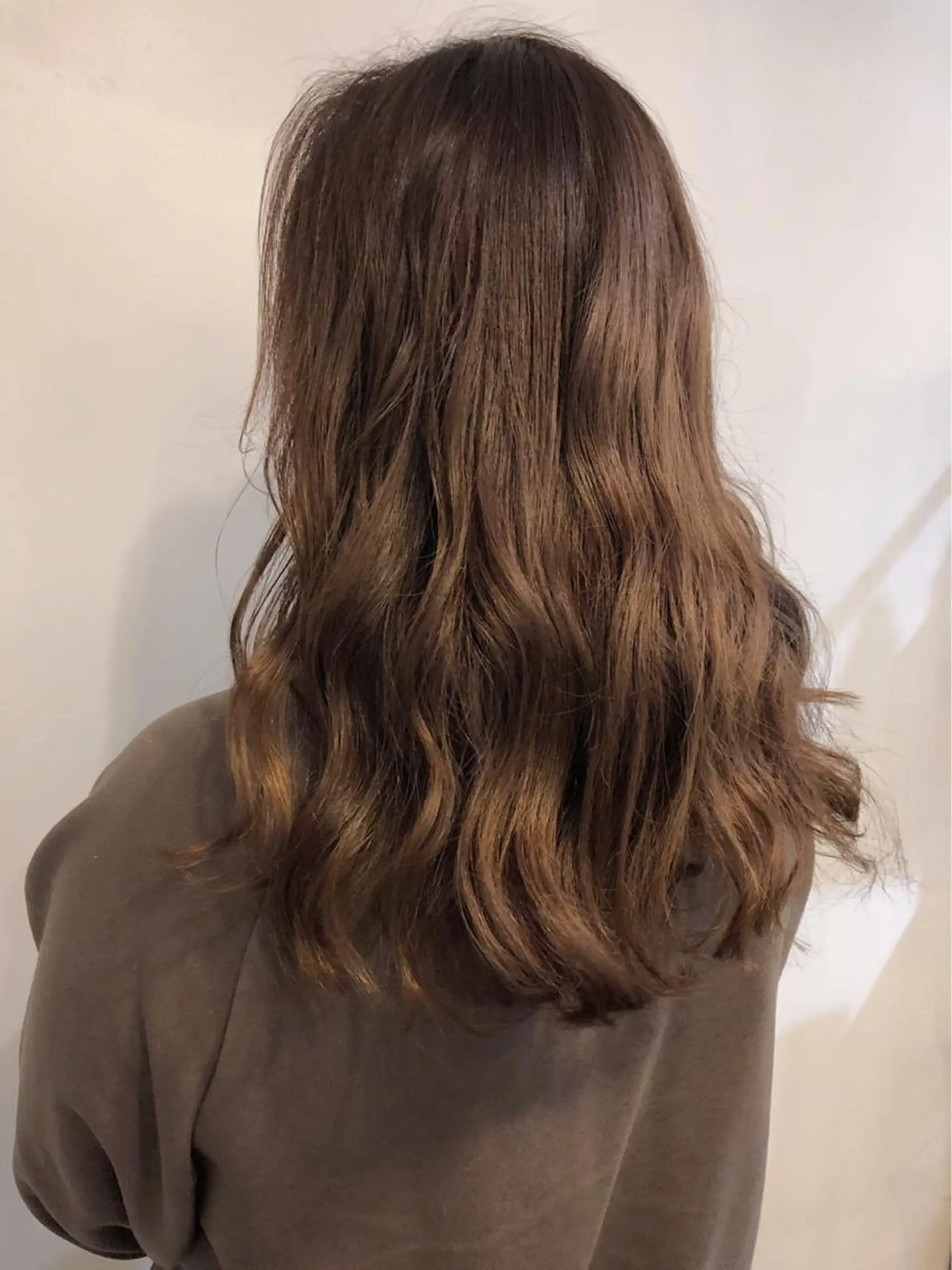 セミロング カラー 安藤 佑衣のヘアスタイル