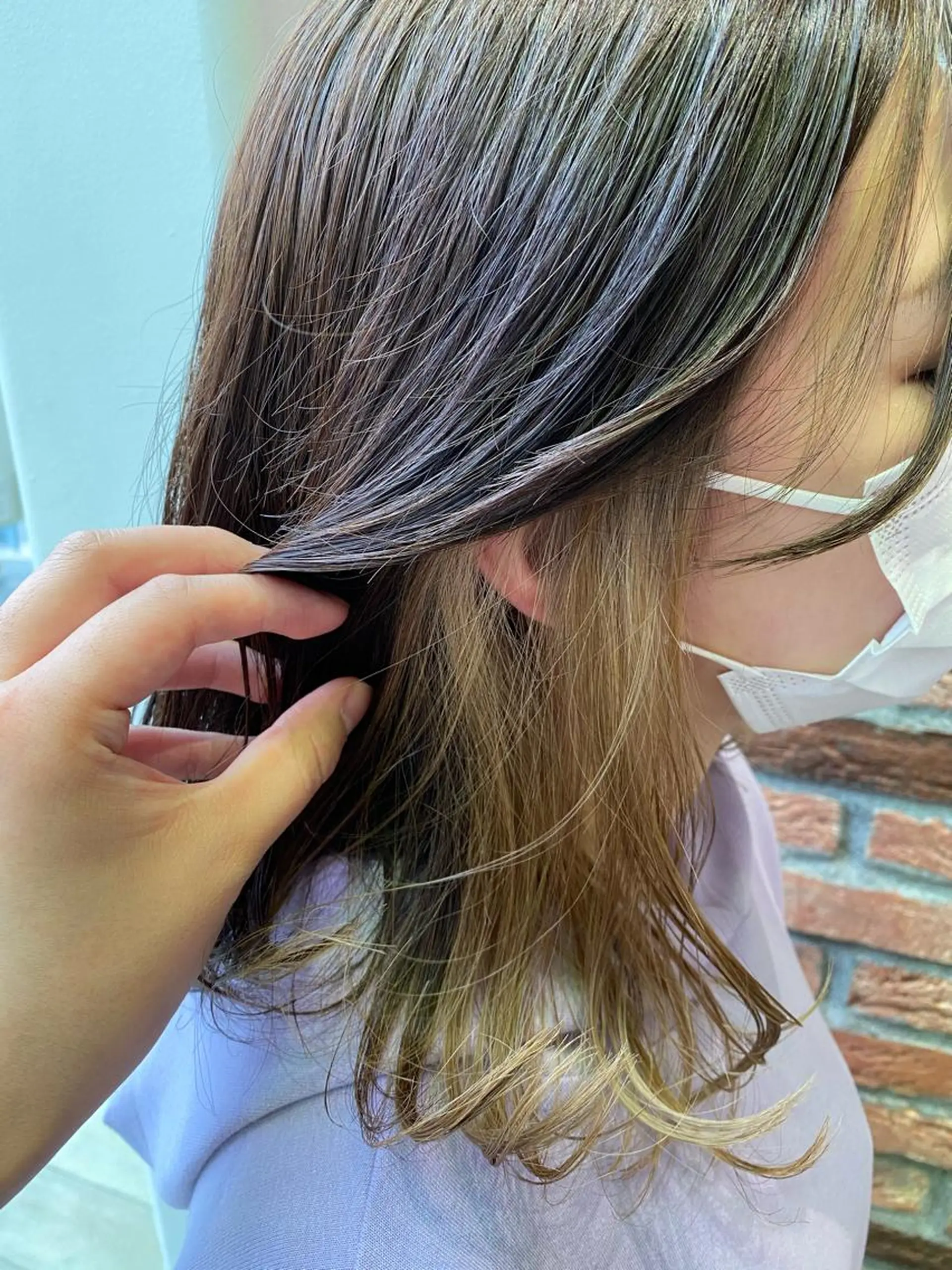 ミディアム カラー ミストバング ベージュカラー  フェイスフレーミング インナーカラー ミルクティーベージュ ヘアカラー エクステ／インナー カラー 礒野朱里のヘアスタイル