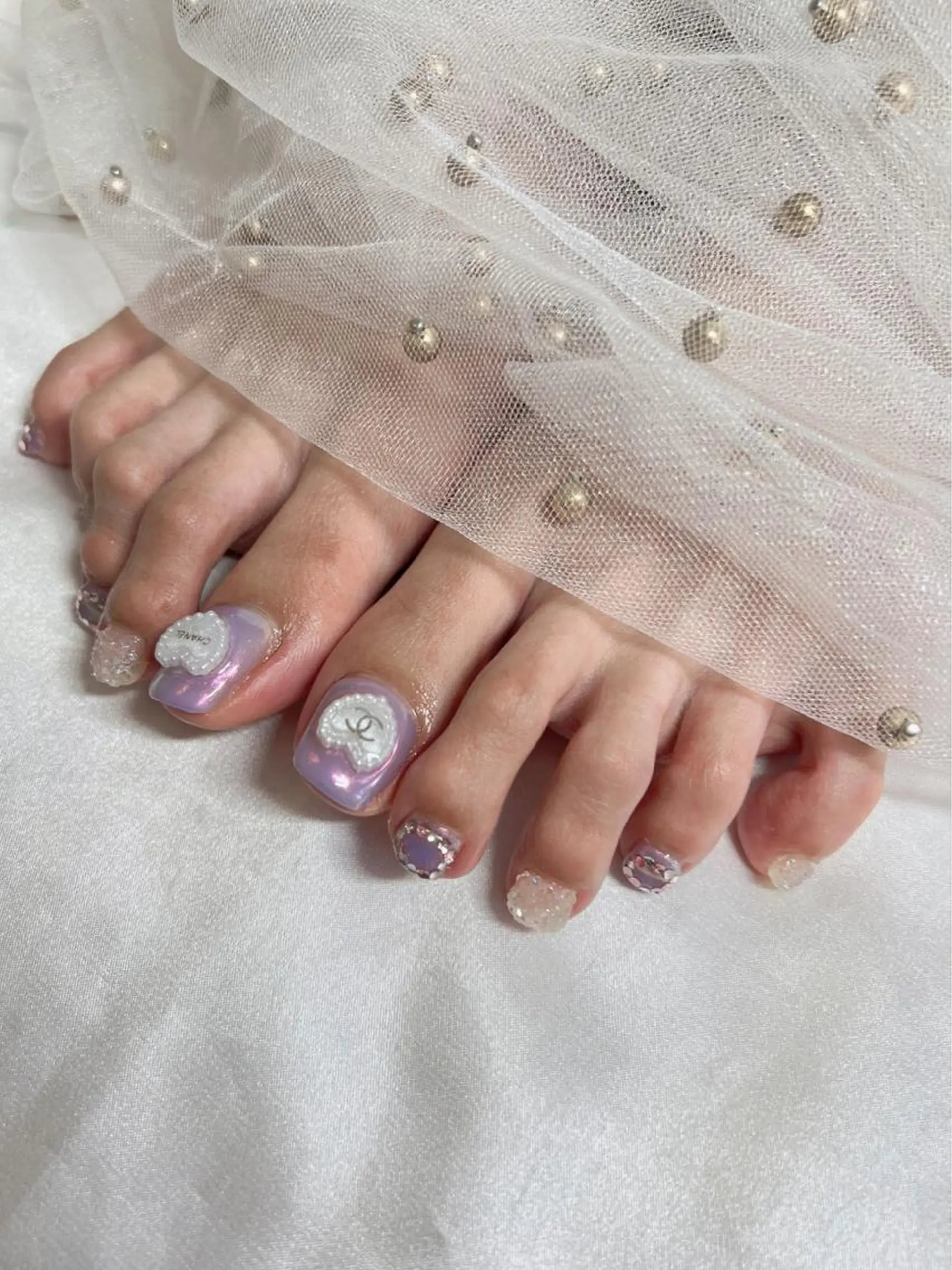 ネイル オーロラネイル フットネイル ジェルネイル 韓国ネイル マグネットネイル ちゅるんネイル🪄 耳ツボジュエリー🔗のネイルデザイン