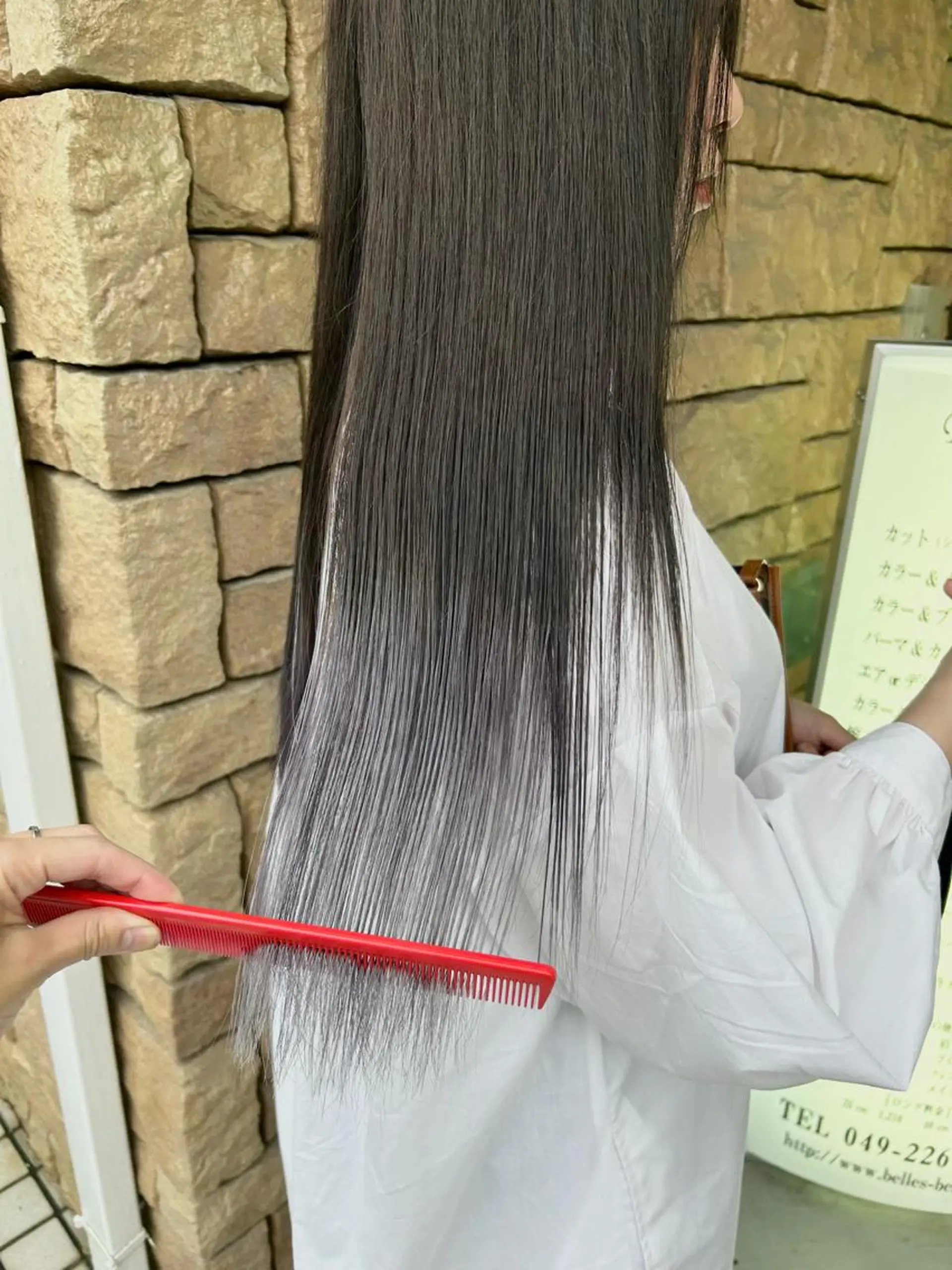 ロング カラー ブリーチ グラデーションカラー シルバー 板倉　花連 💌リピーター様へ↓のヘアスタイル