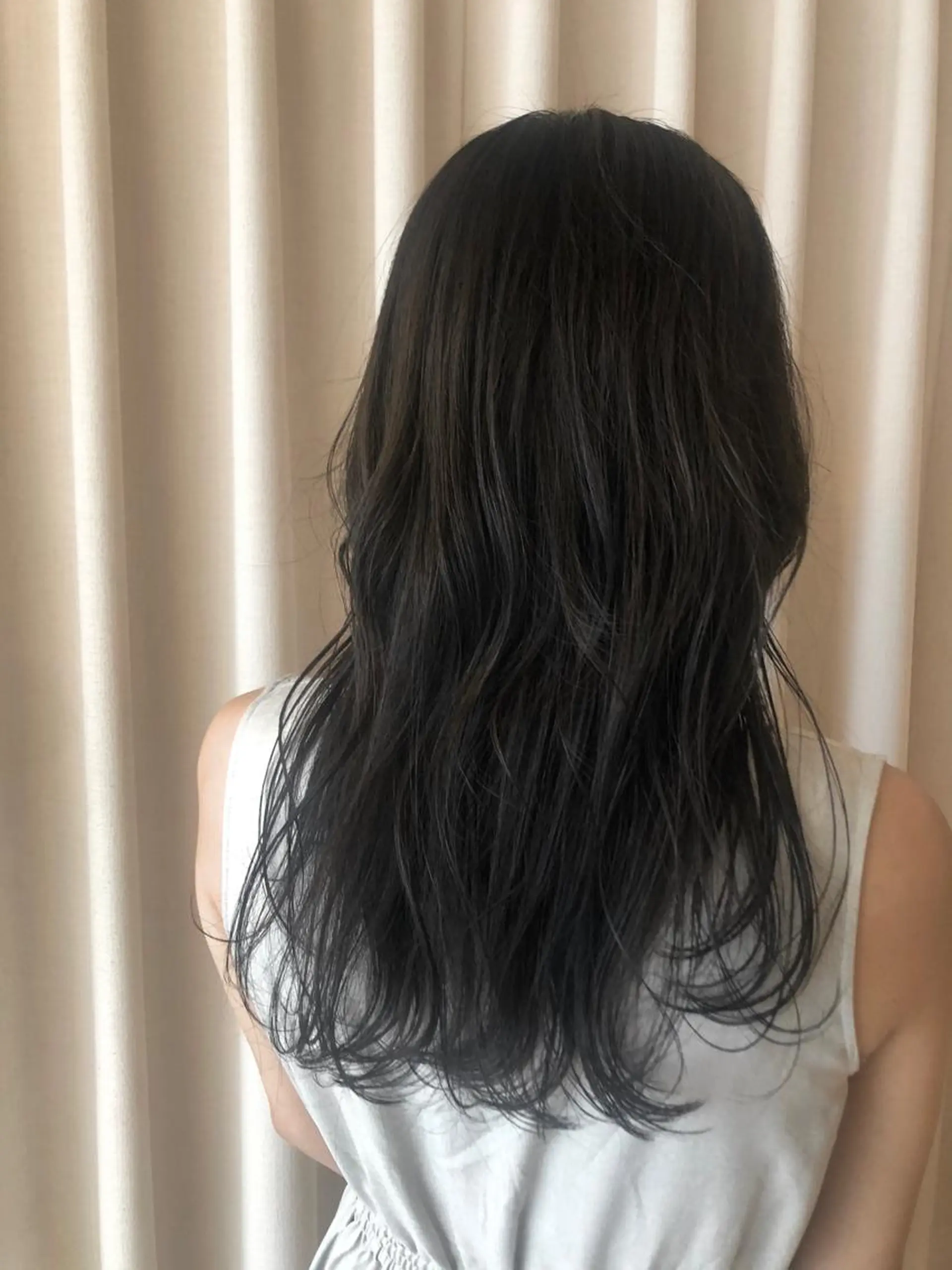 ロング カラー 吉田 美優のヘアスタイル