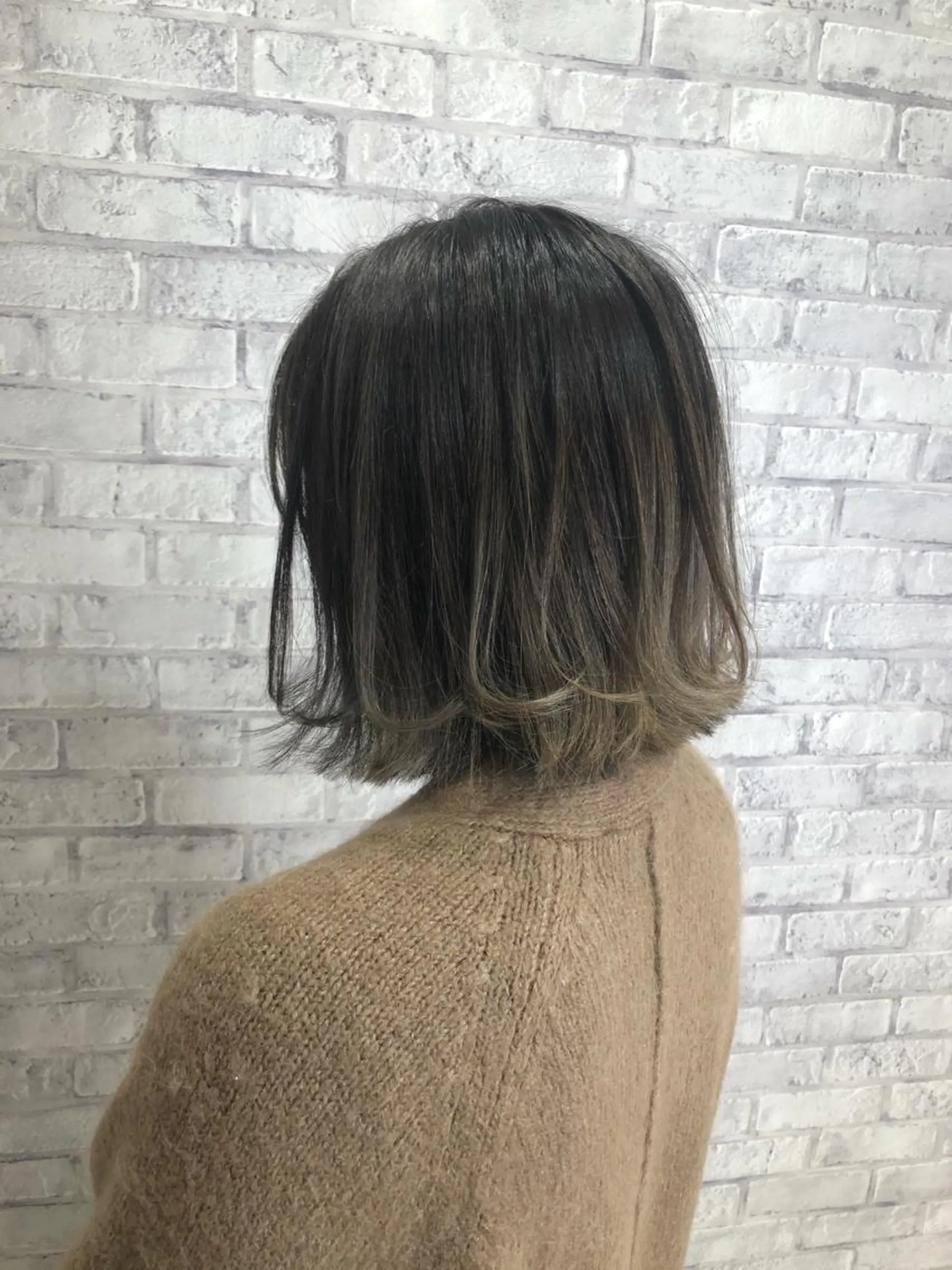 ショート カラー ヘアアレンジ 切りっぱなしボブ グレージュ ボブ ヘアカラー トリートメント 秋山 幸太のヘアスタイル