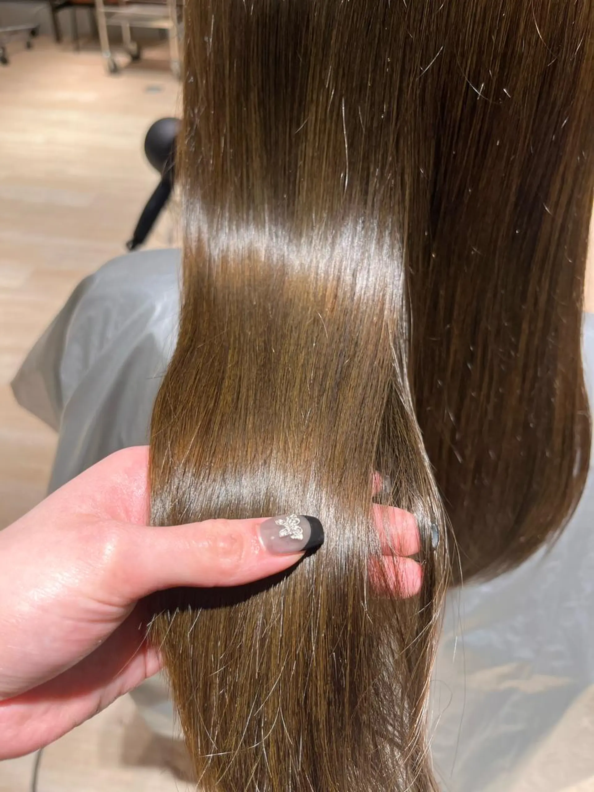 カラー アッシュ ベージュカラー ブリーチ ブリーチなしカラー 赤羽今日子/レイヤー /盛れる顔まわりのヘアスタイル