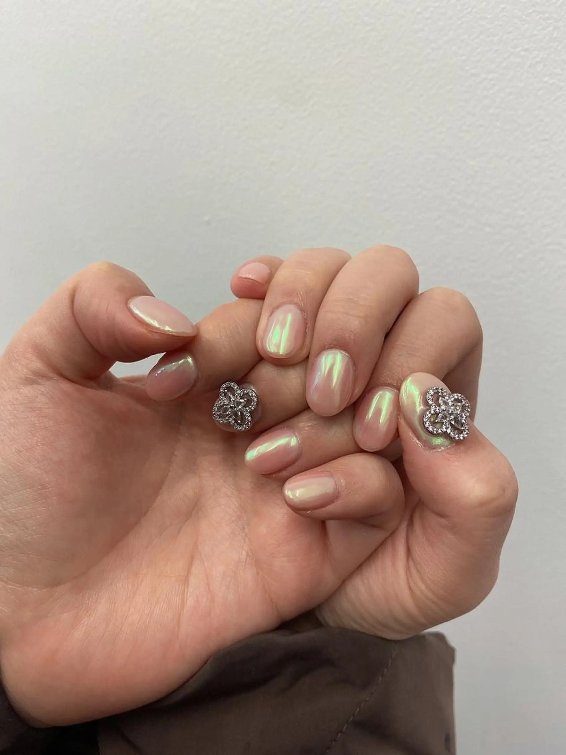 ネイル オーロラネイル ミラーネイル Nailist🌟 Wakanaのネイルデザイン