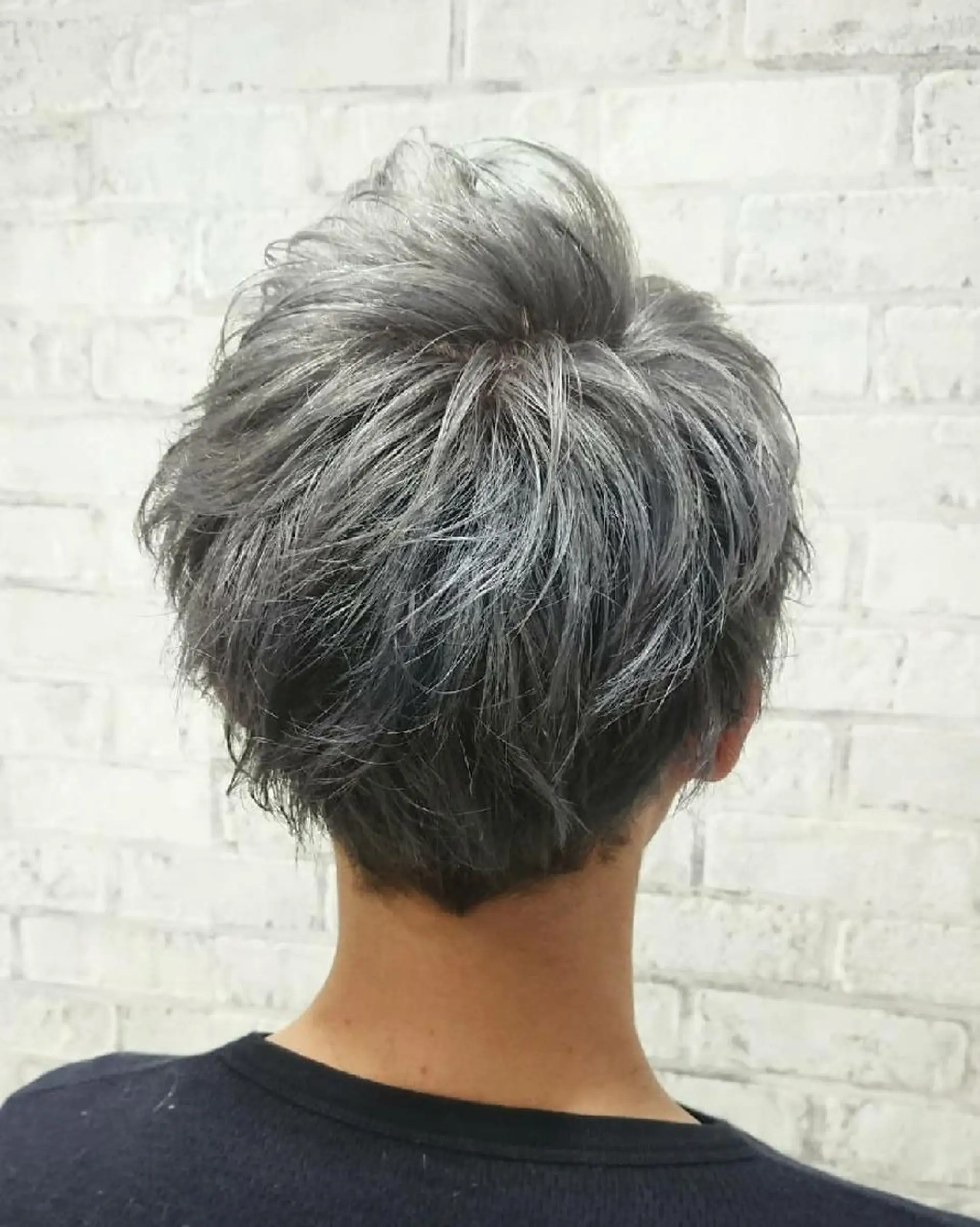 ショート カラー アッシュ ブリーチ シルバー シルバーアッシュ 外国人風カラー カット ヘアカラー トリートメント 秋山 幸太のヘアスタイル