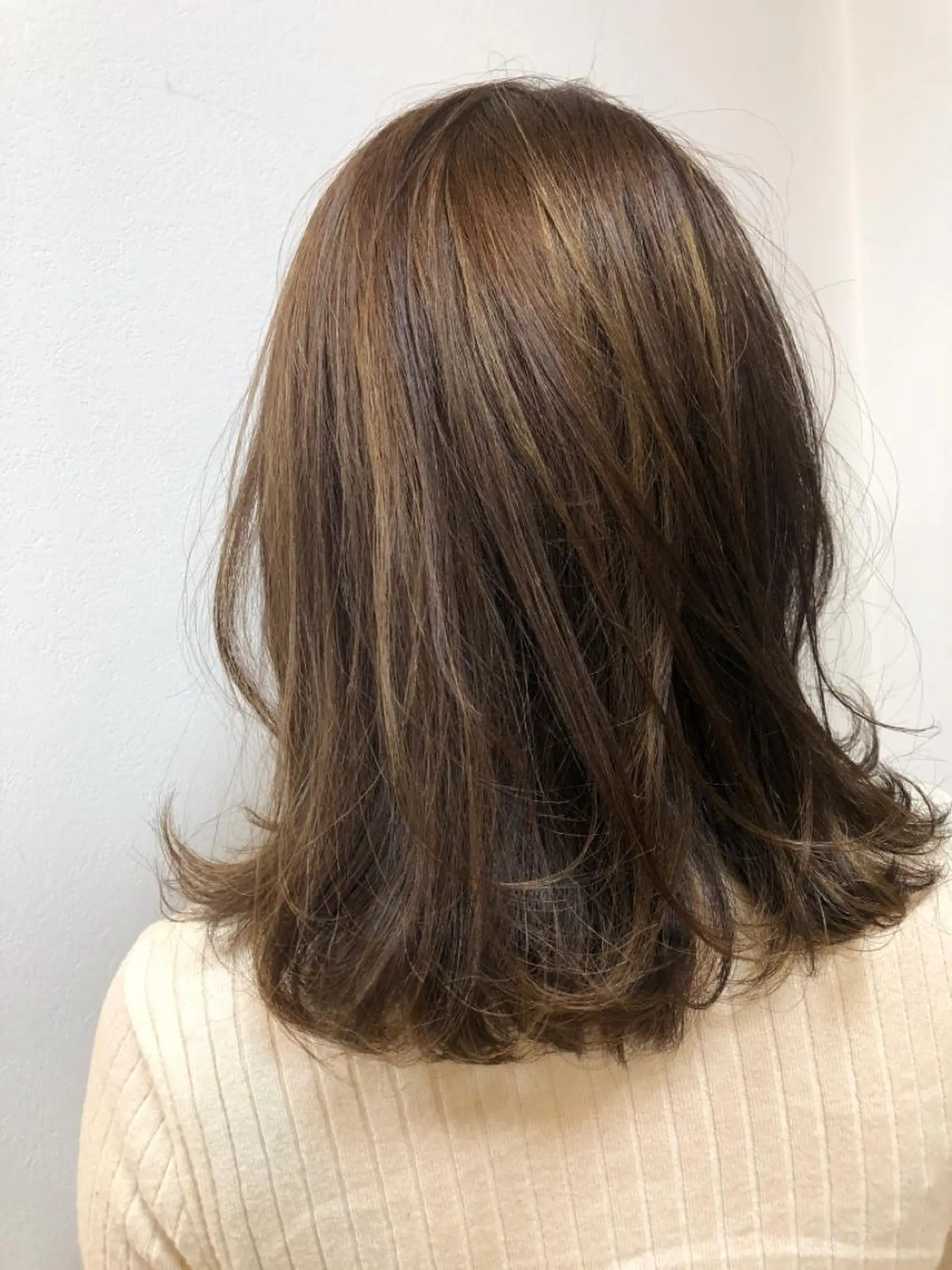 セミロング カラー 似合わせ レイヤー須川のヘアスタイル