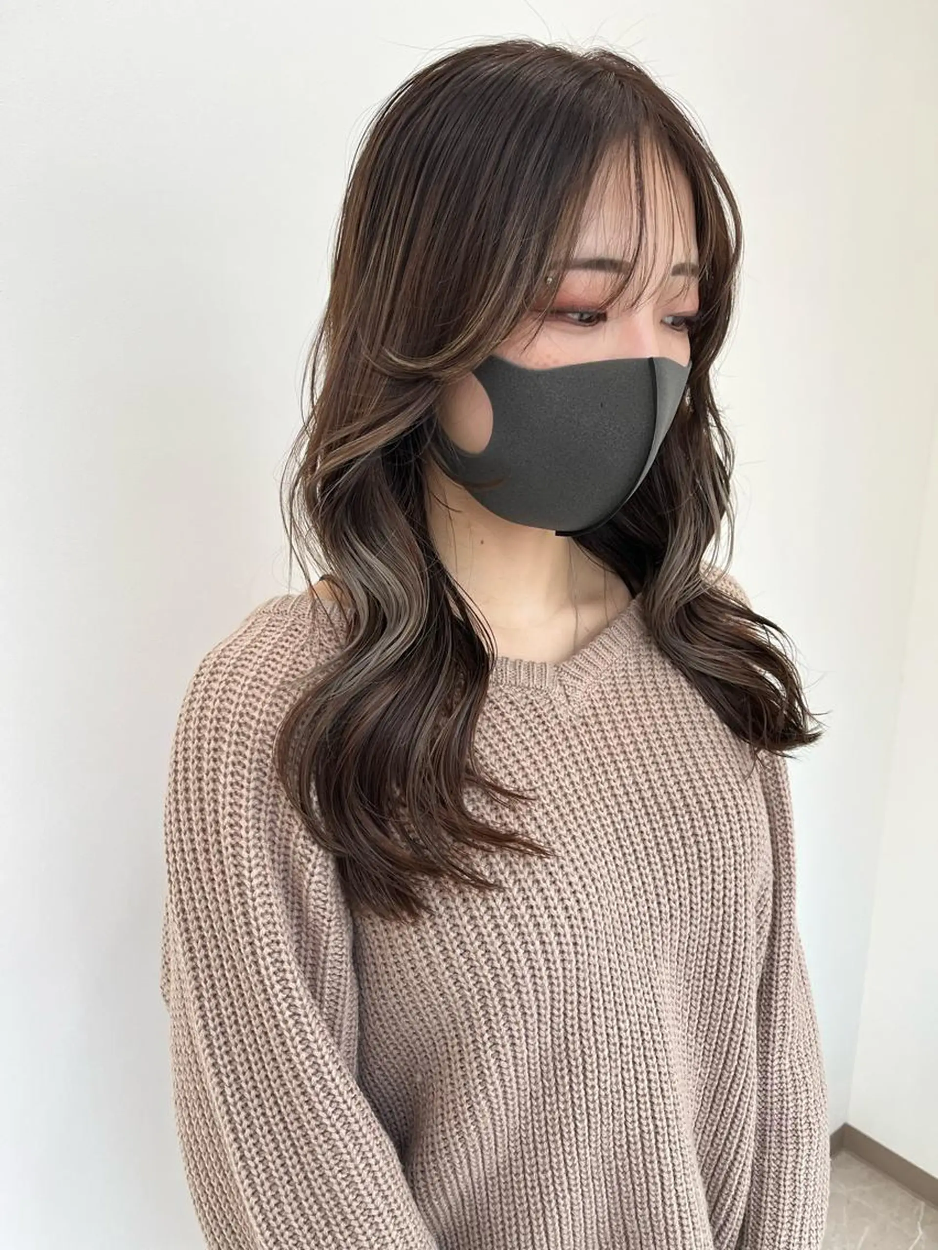 ミディアム カラー イヤリングカラー ハイトーンカラー インナーカラー 韓国風ヘア レイヤーカット ミタニ/髪質改善 /レイヤーカットのヘアスタイル