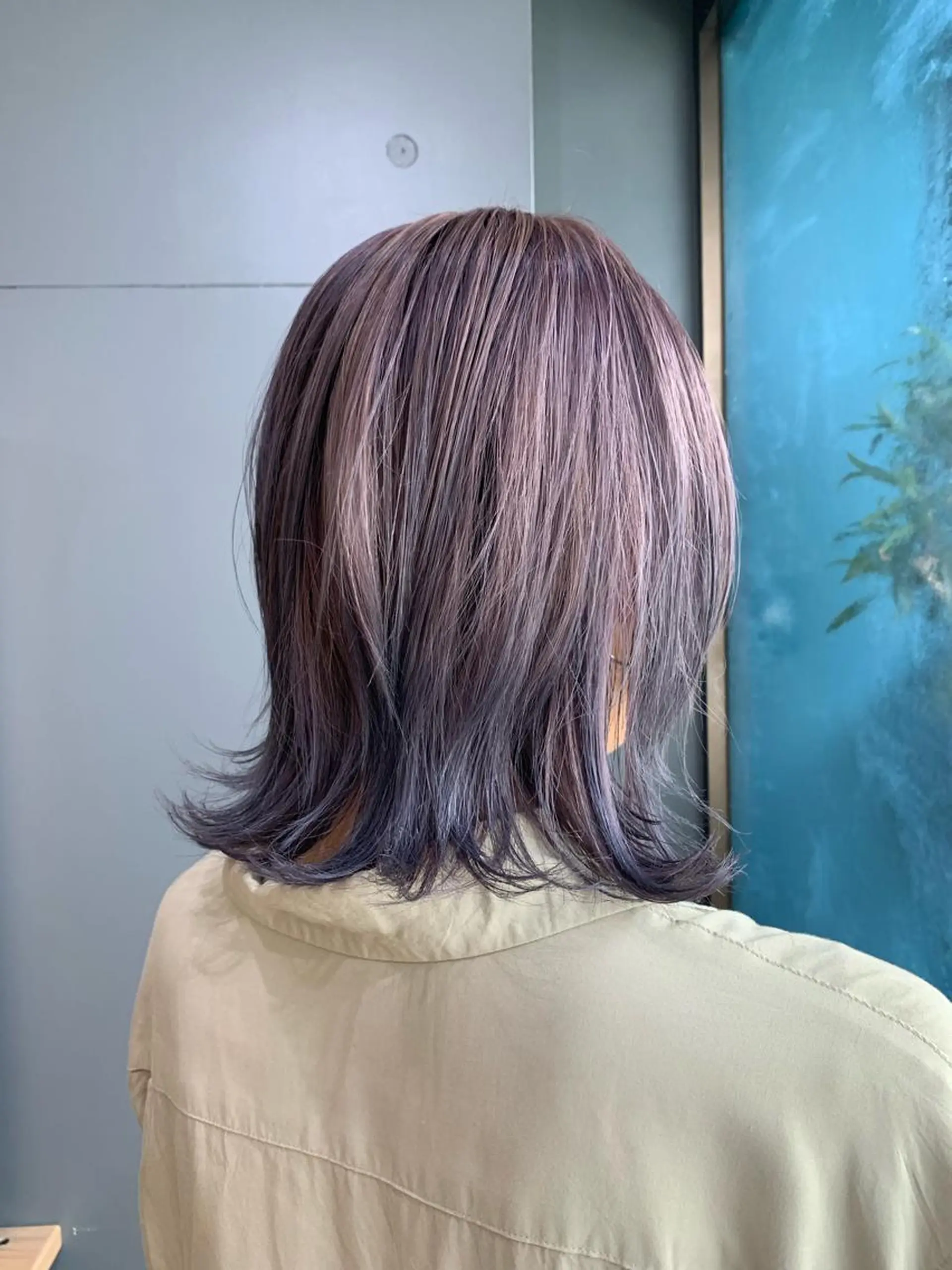 ミディアム カラー パーマ ヘアアレンジ アッシュ ブリーチ 佐藤 実咲のヘアスタイル