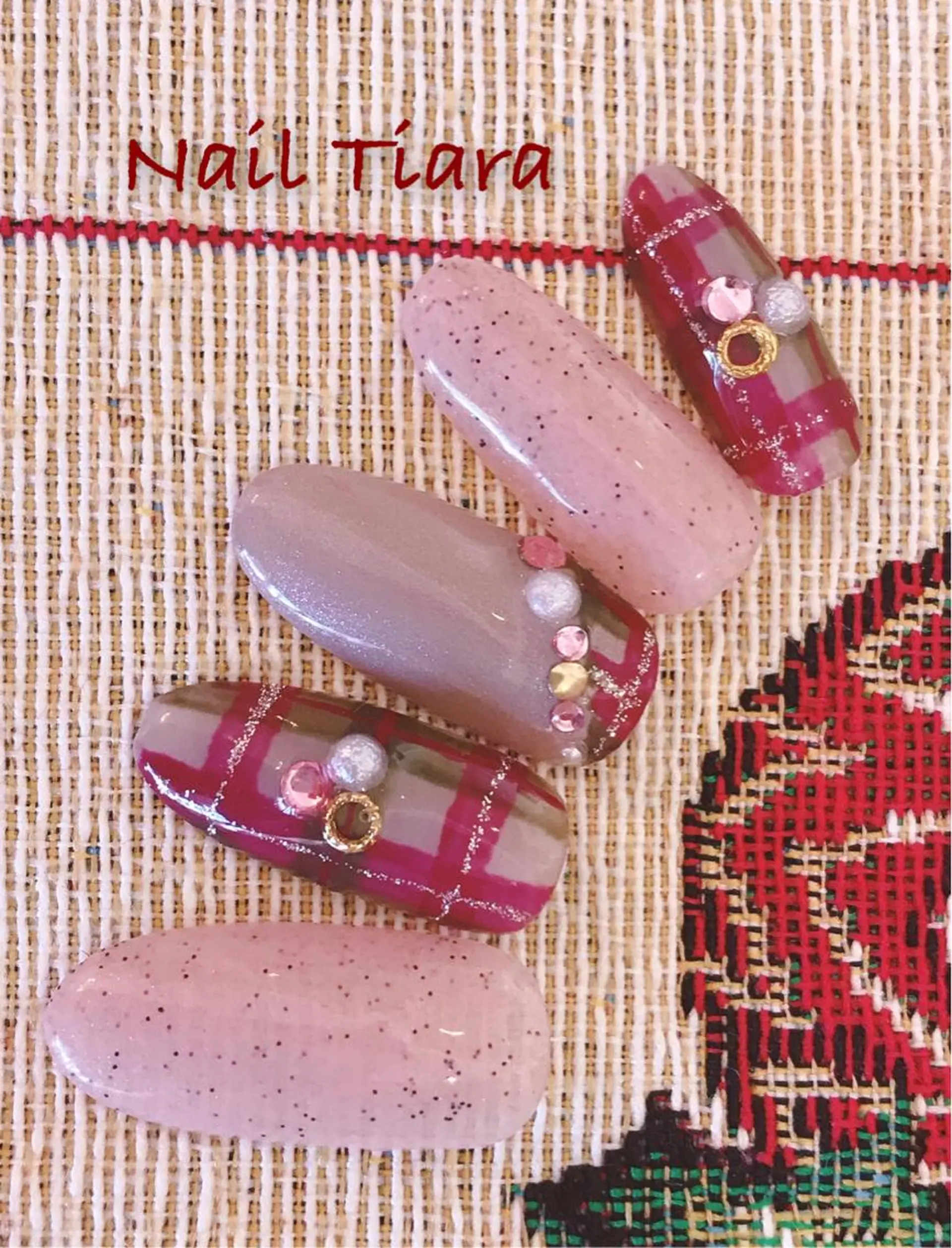 ネイル ネイル ティアラのネイルデザイン