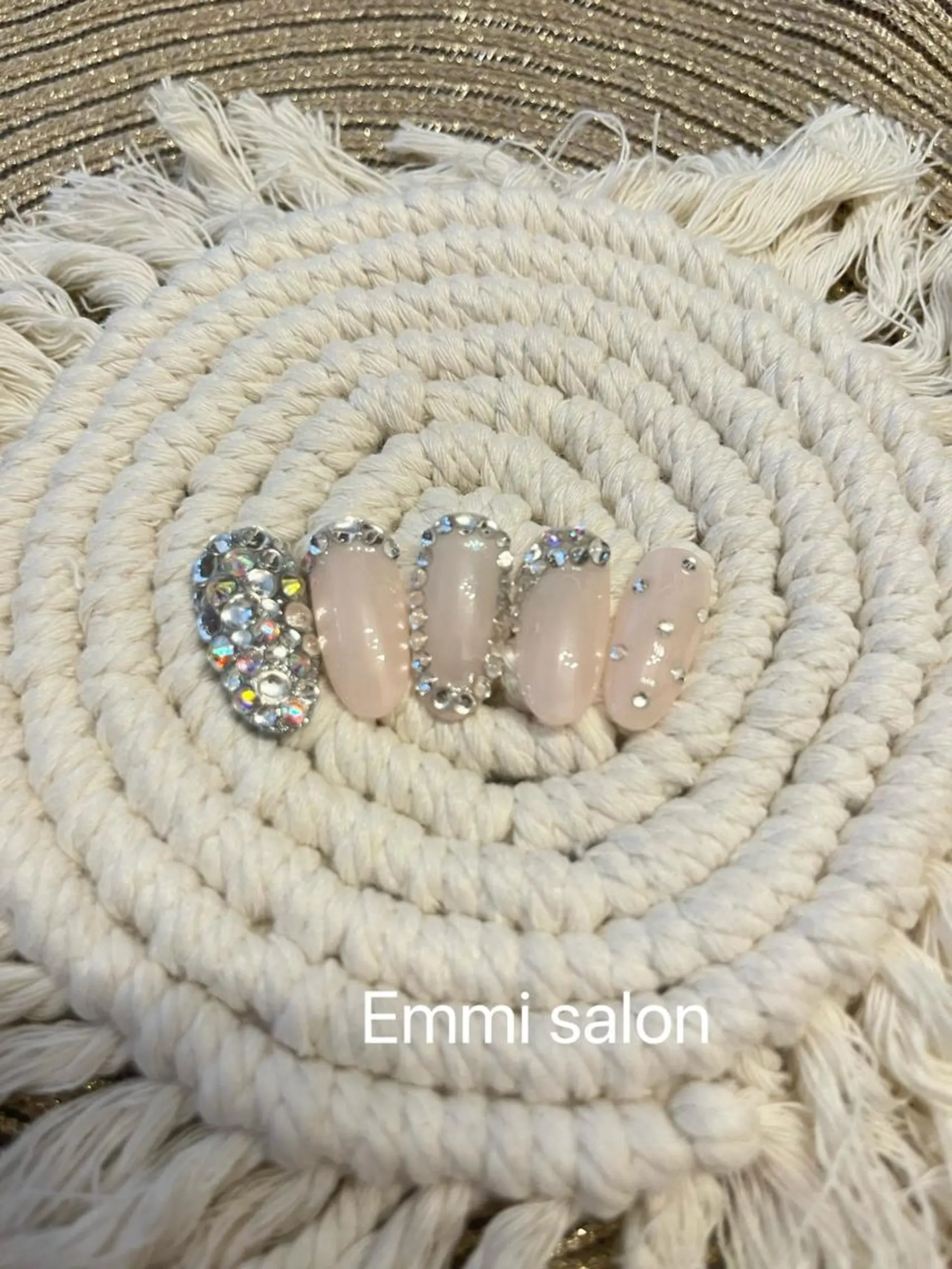 ネイル ストーンネイル emmi      salon所属・Emmi salonのネイルデザイン