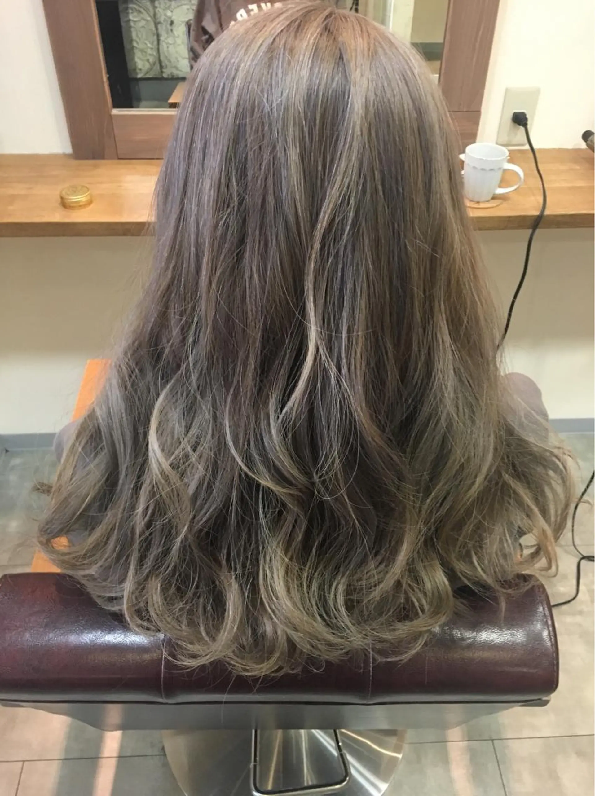 ロング カラー ブリーチ グレージュ イルミナカラー hair salon Ranun髪質改善のヘアスタイル