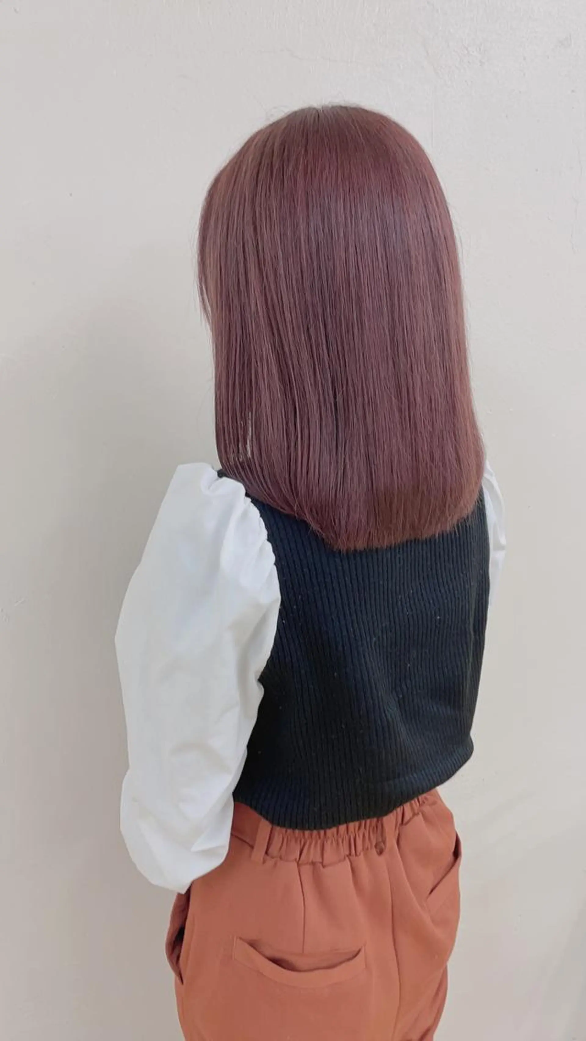 カラー ミルクティーカラー イイサカシュンスケのヘアスタイル