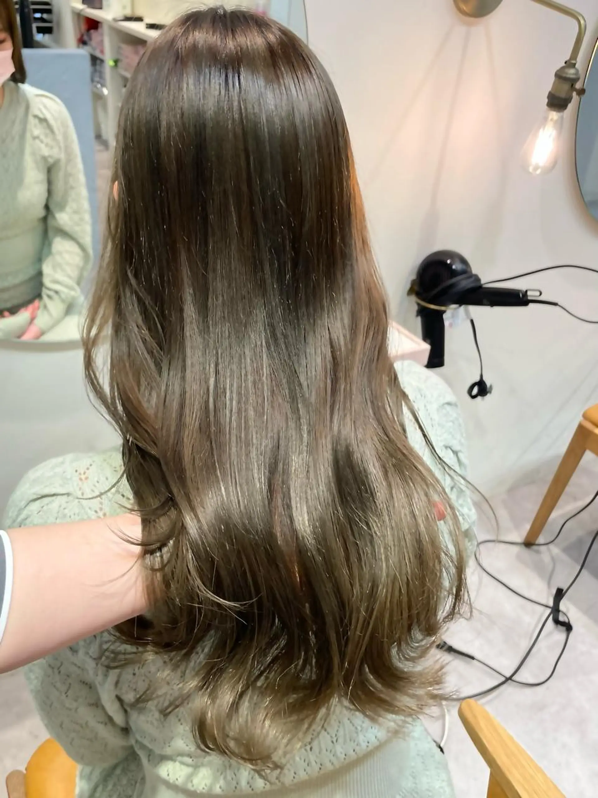 カラー ベージュカラー オリーブベージュ 若月 あやかのヘアスタイル