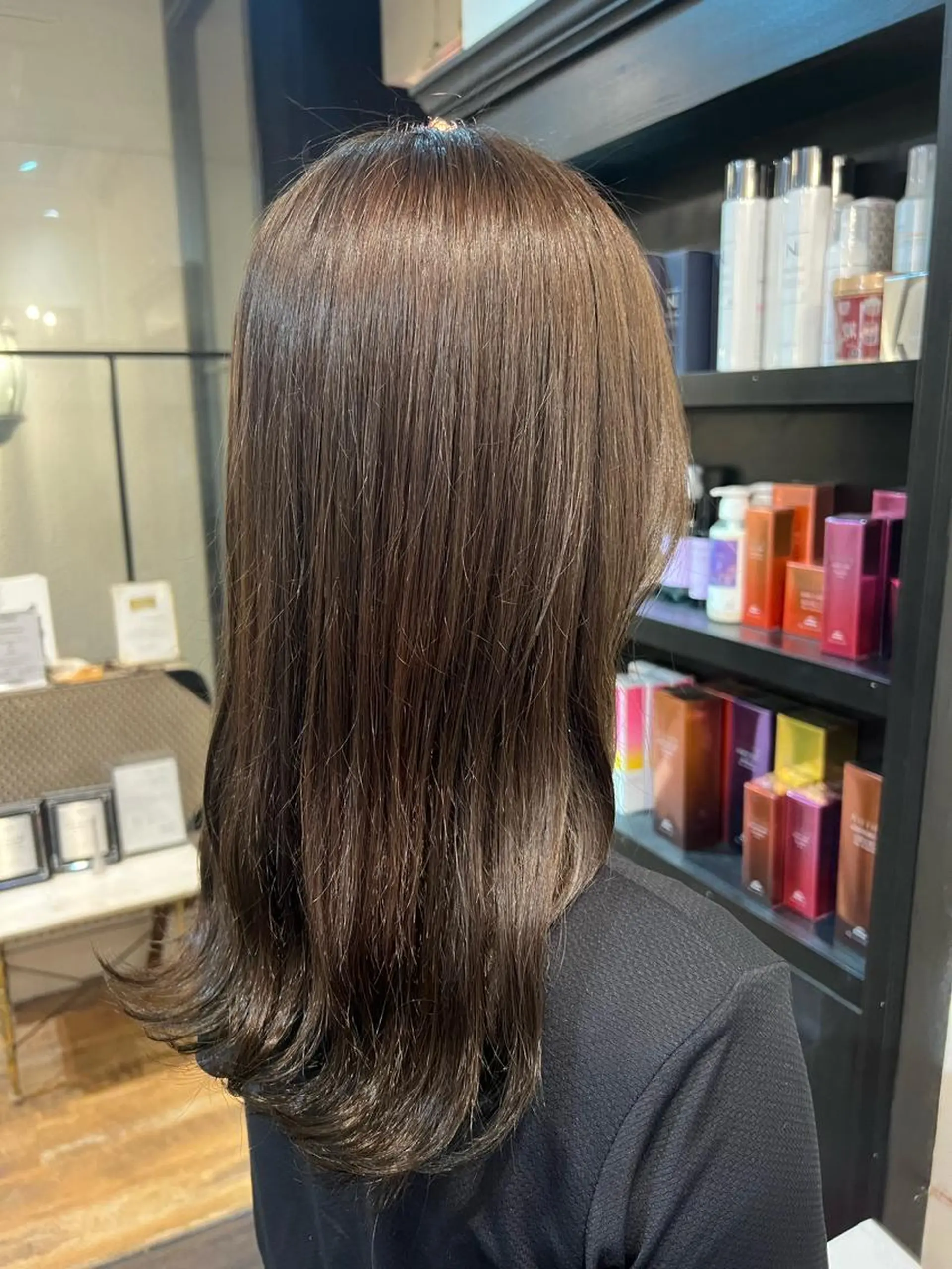 セミロング カラー 魚谷 綾渚のヘアスタイル