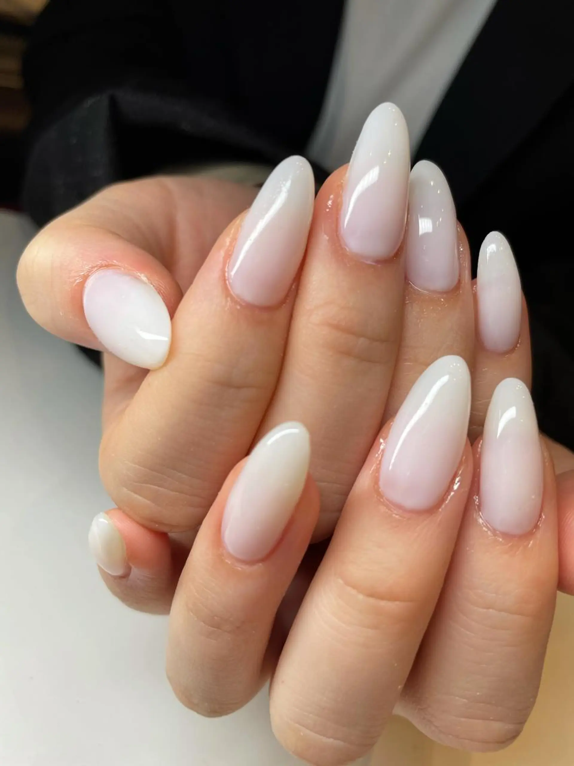 ネイル シンプルネイル ホワイト moca心斎橋所属・˚✧⁺⭐︎༚moca miyuu⁎⁺˳✧༚のネイルデザイン
