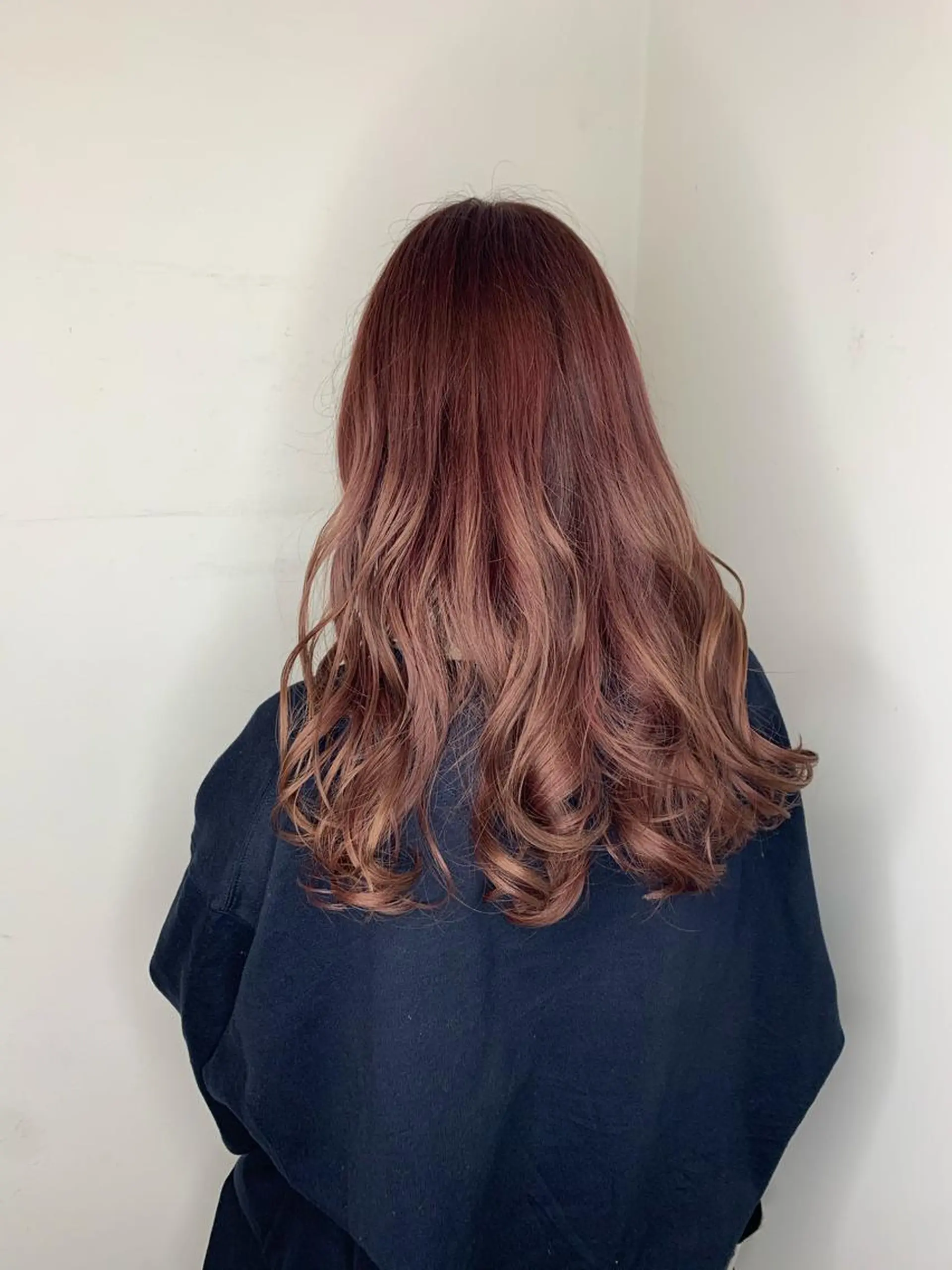 ロング メンズバレイヤージュ 斉藤春のヘアスタイル