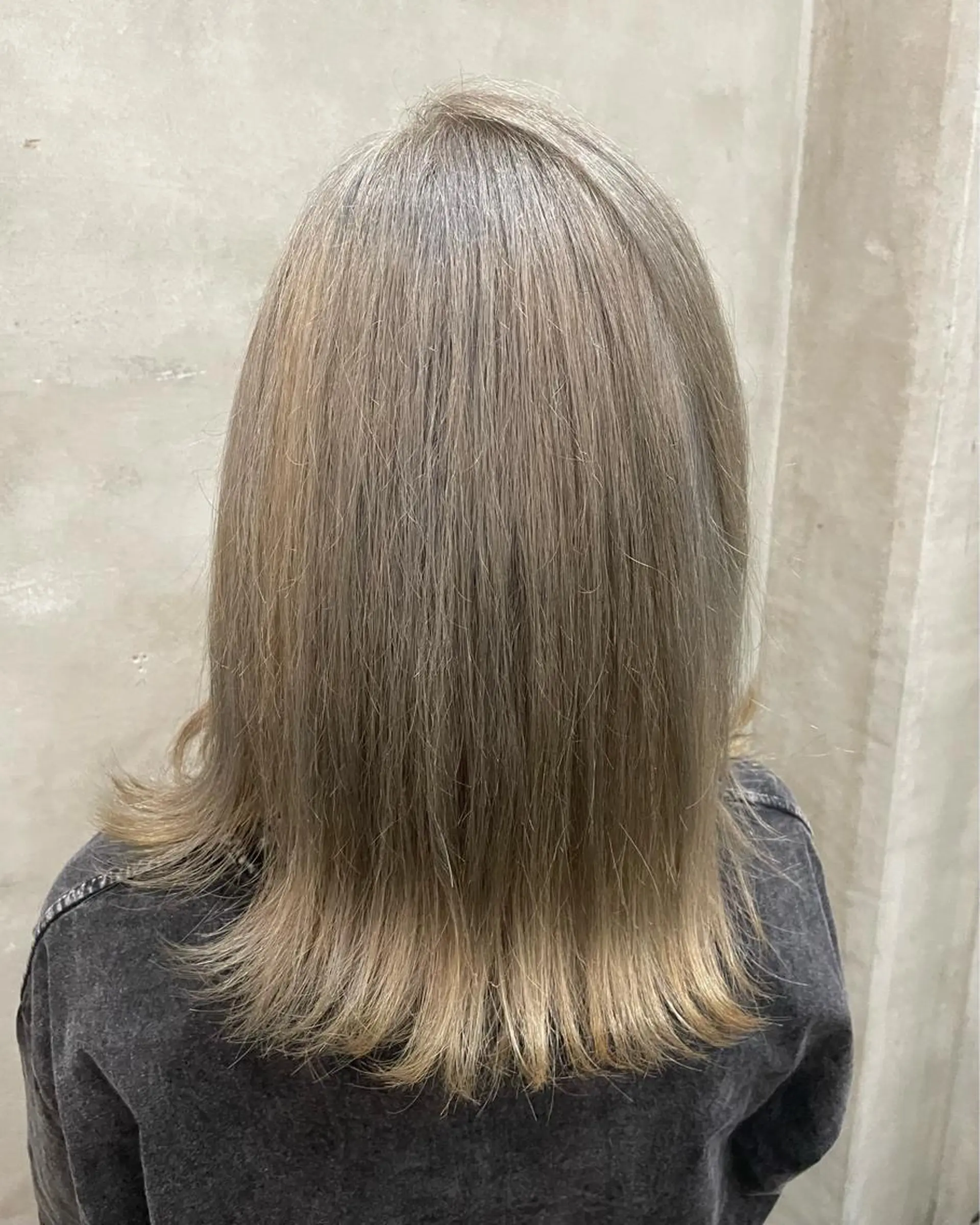 ミディアム カラー シルバー ヘアカラー トリートメント 【ピンク/韓国ヘア/ ヘアセット】亜海のヘアスタイル