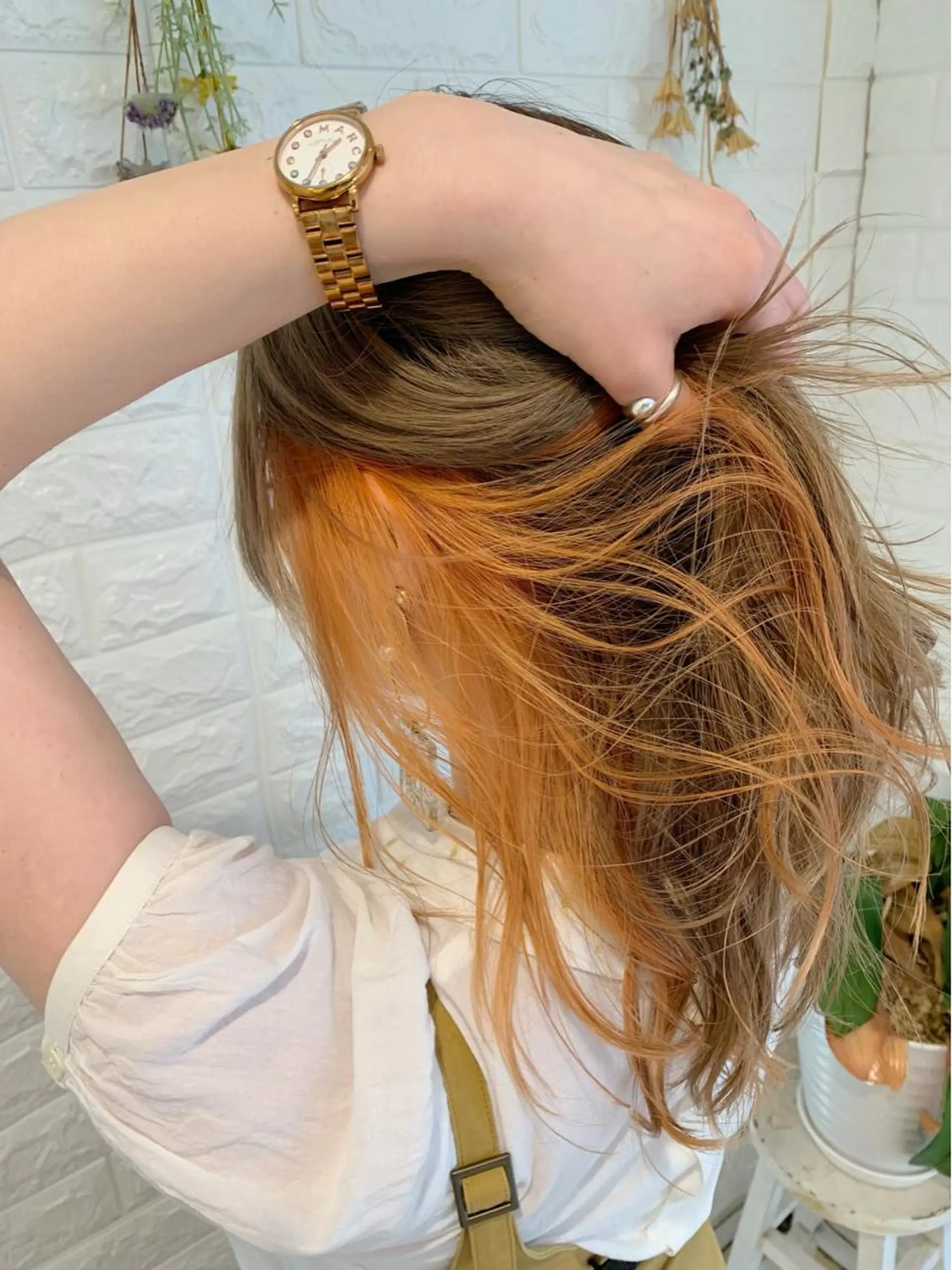 ロング カラー ベージュカラー インナーカラー オレンジ オレンジベージュ ヘアカラー ハイトーン/ブリーチ 山崎　悠次のヘアスタイル