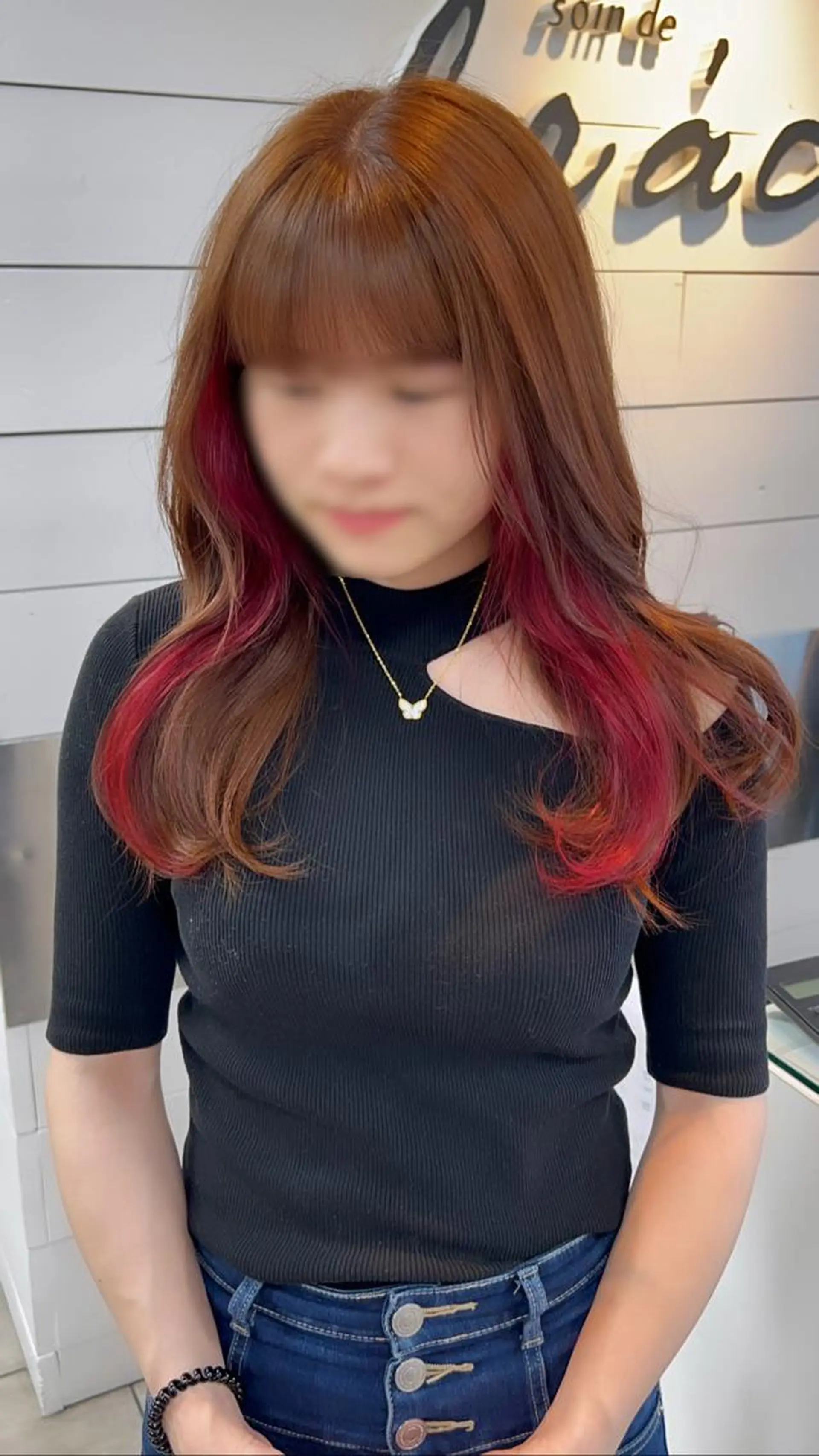 セミロング カラー ヘアアレンジ ブリーチ イヤリングカラー インナーカラー ブリーチなしカラー カット ヘアカラー トリートメント インナー×縮毛矯正 ピンクカラー澤井里菜のヘアスタイル