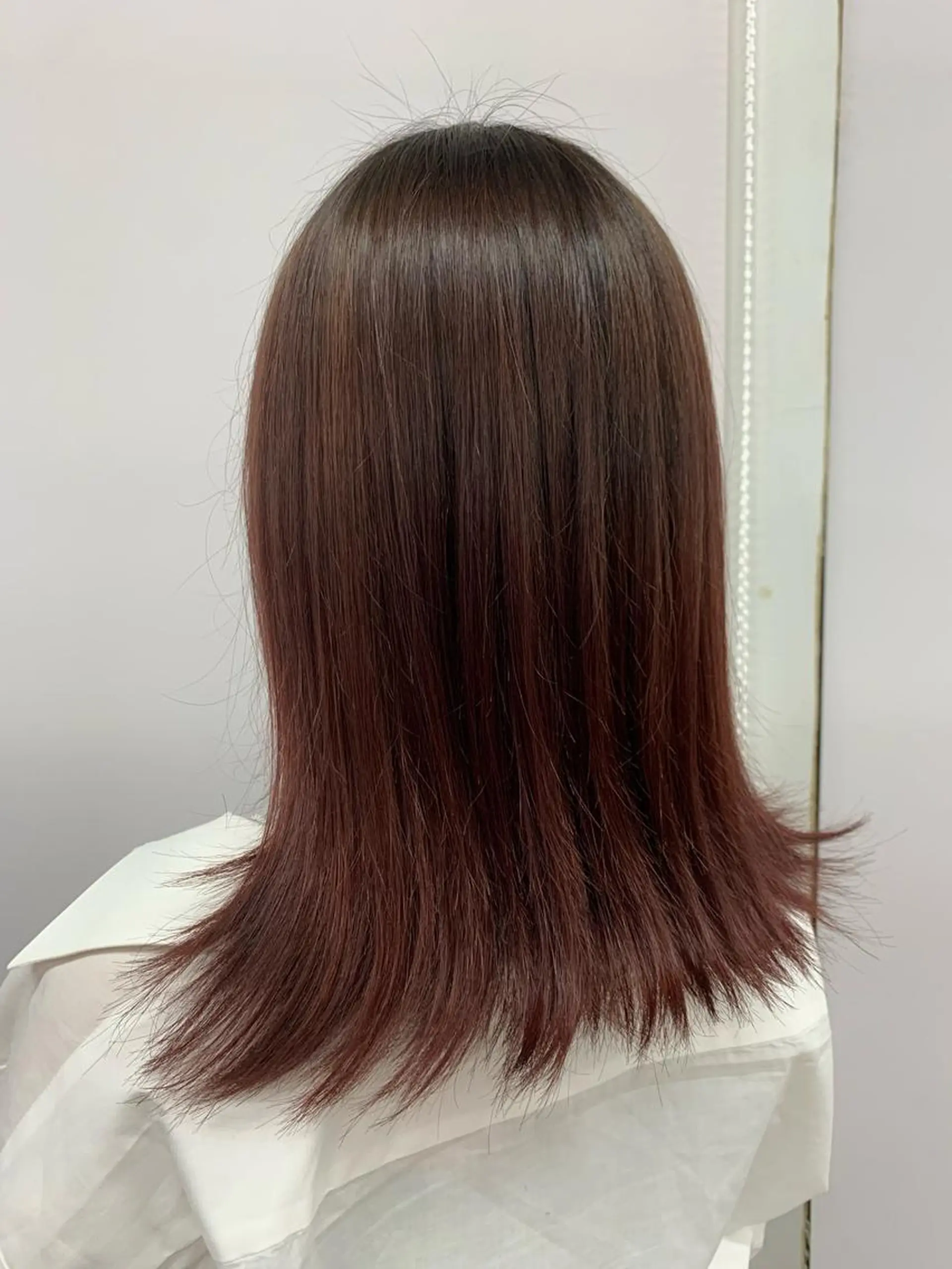 セミロング カラー オチ ハナのヘアスタイル