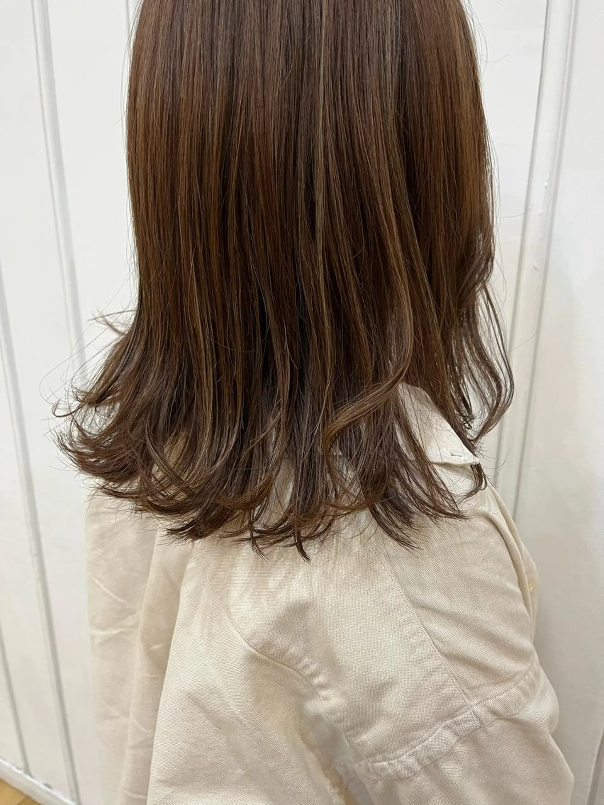 ミディアム カラー ヘアアレンジ メンズ メンズハイライト メンズインナーカラー 透明感カラー ダブルカラー ハイライトカラー GO TODAY シェアサロン 表参道Flos店所属・nishi fuyumiのヘアスタイル