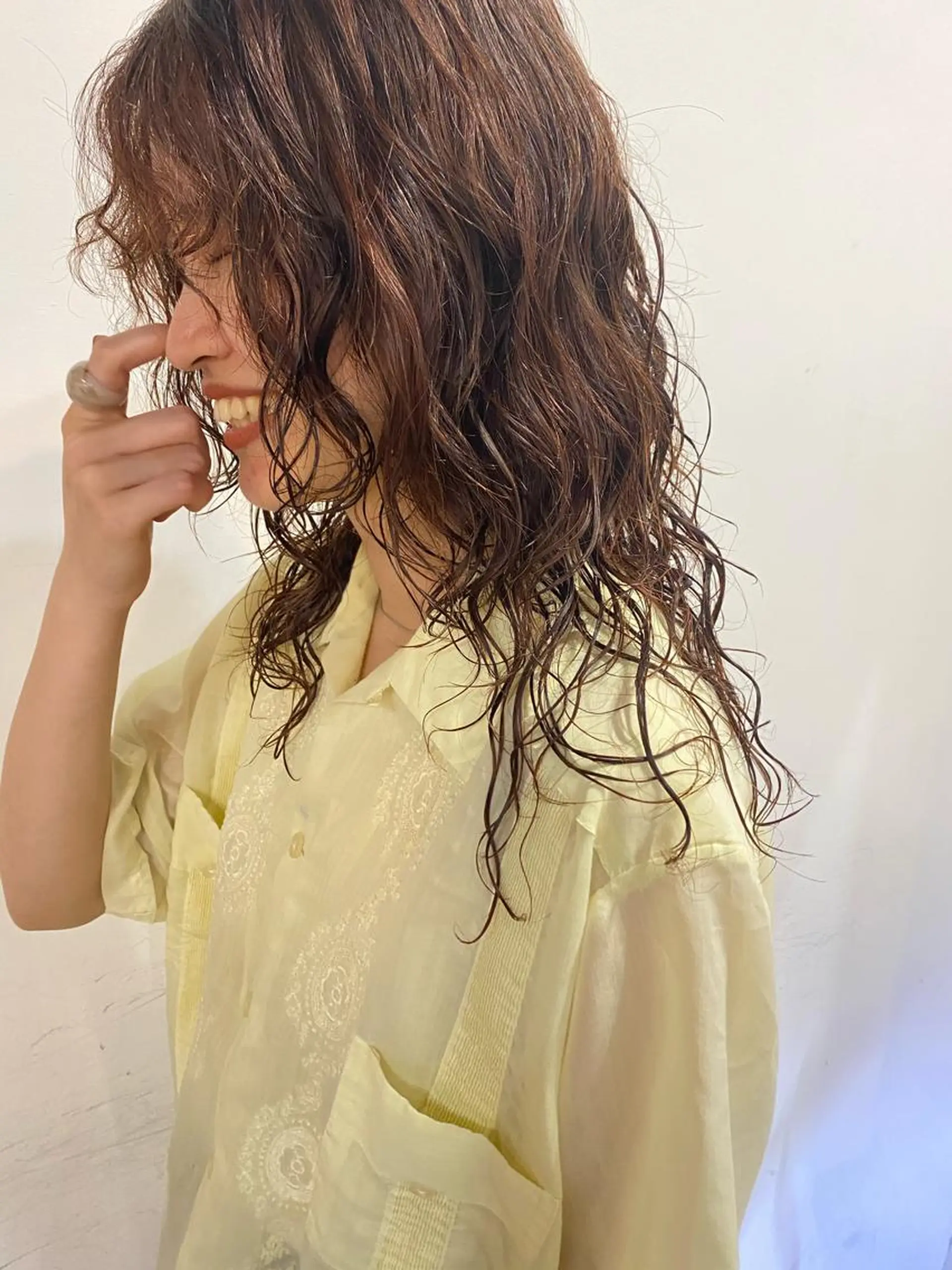ロング パーマ satsuki 暖色・ブラウンカラーのヘアスタイル