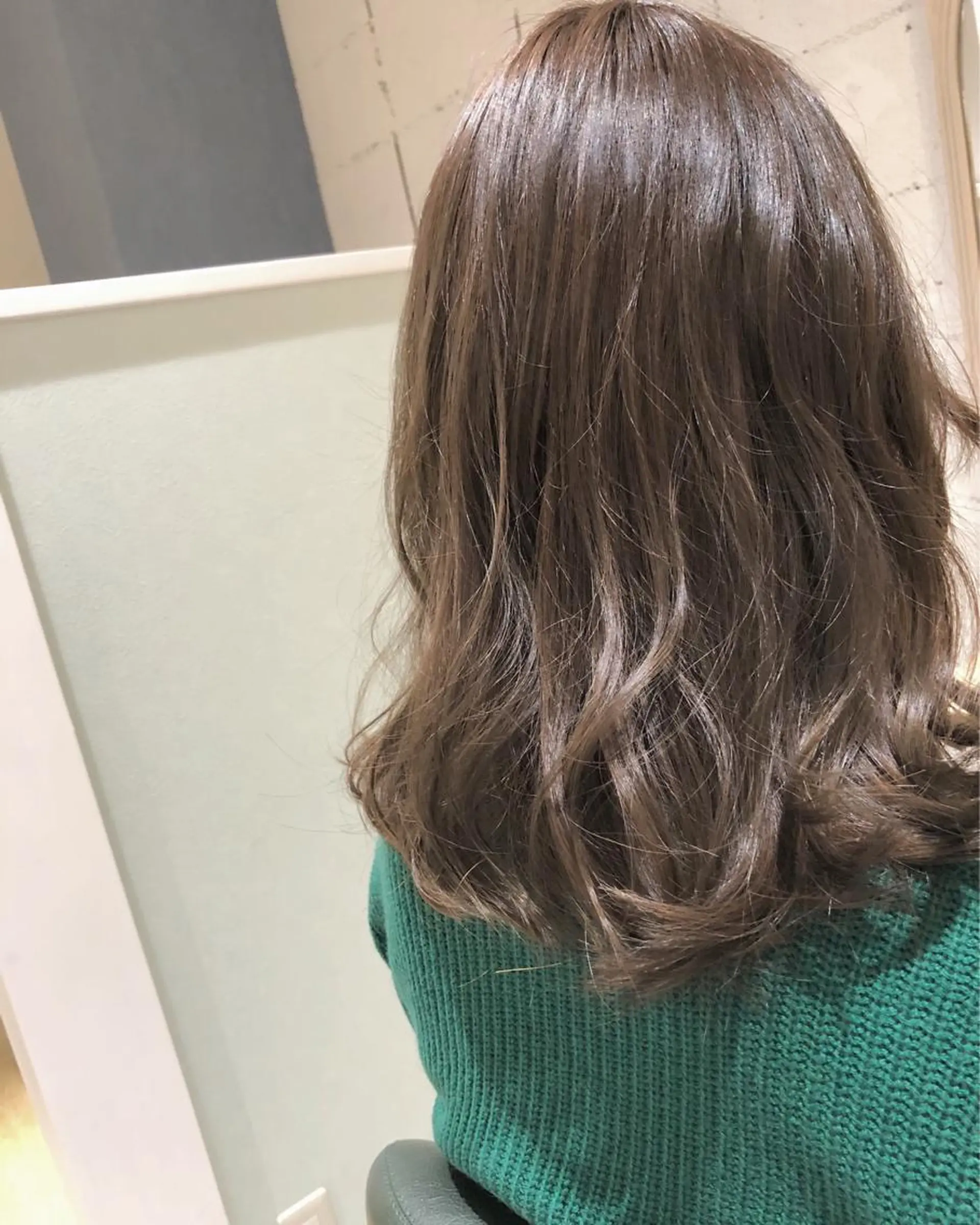 ミディアム カラー グレージュ ヘアカラー トリートメント 松田 和樹のヘアスタイル