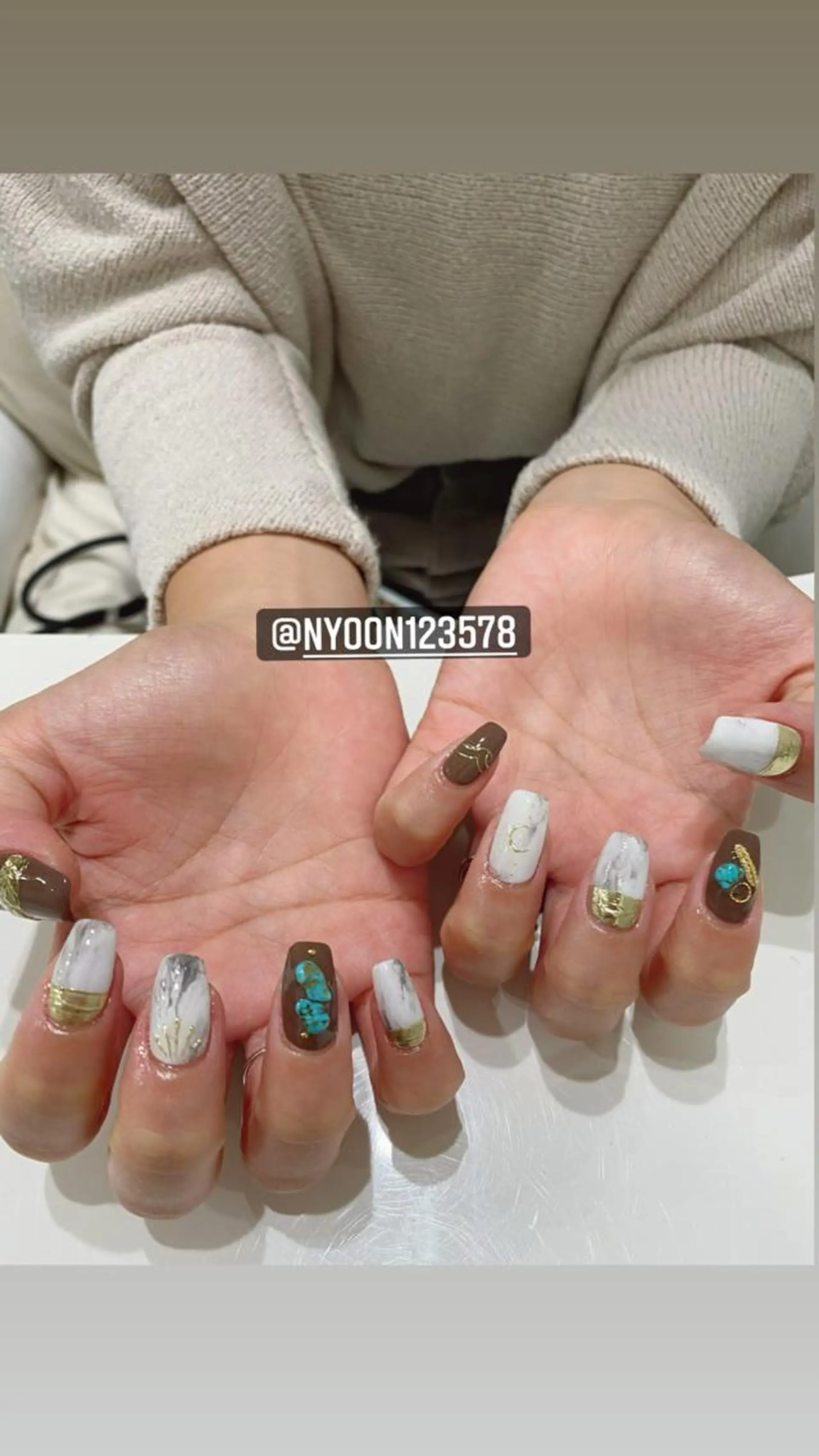 ネイル マツエク・マツパ アイブロウ ワンホンマツエク アートネイル フラッシュネイル マグネットネイル ミラーネイル 13日3980円‼️ マグもデザインも◎のネイルデザイン