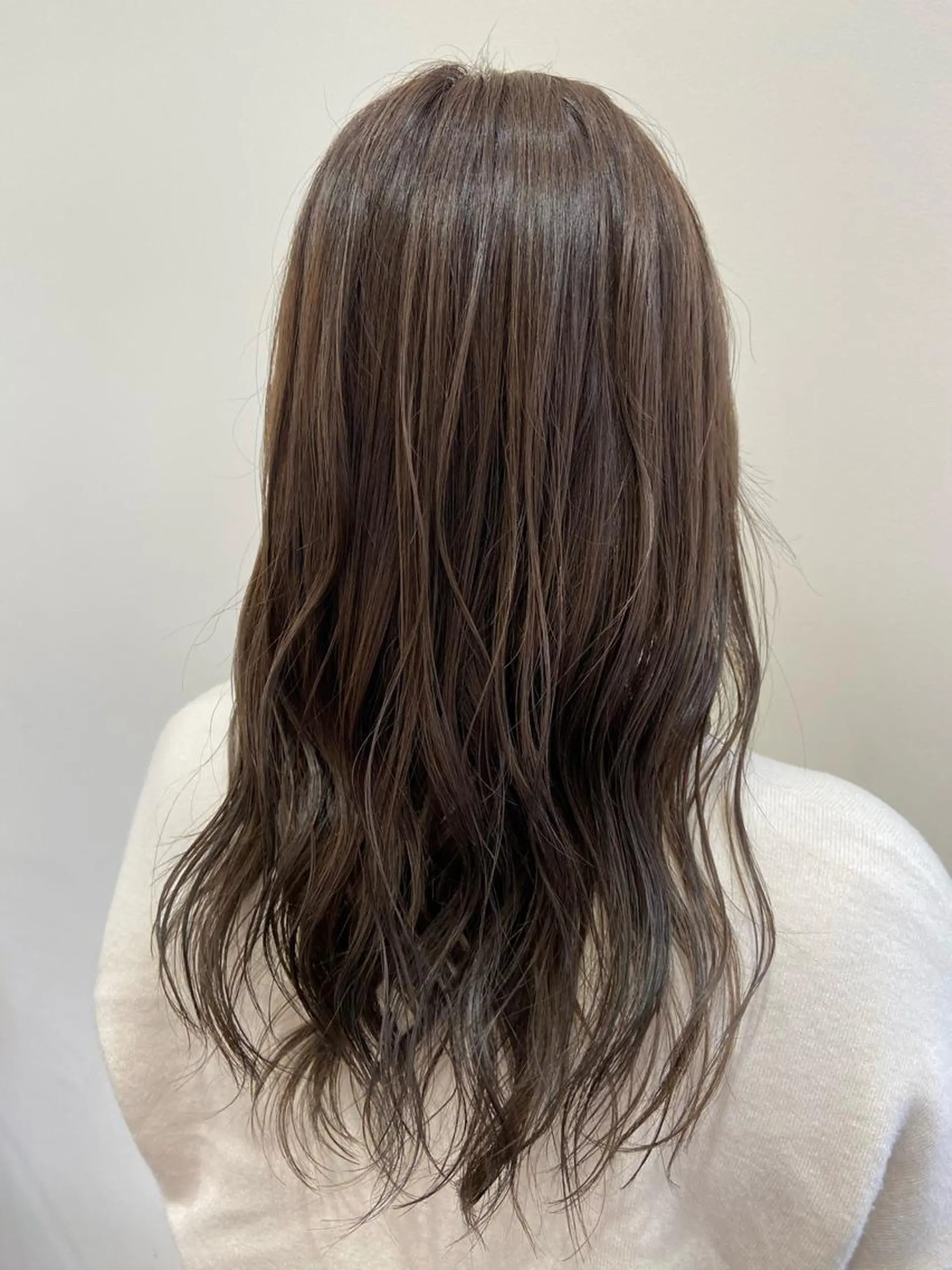 セミロング カラー グレージュ オリーブグレージュ オリーブグレー Amour なぐらのヘアスタイル