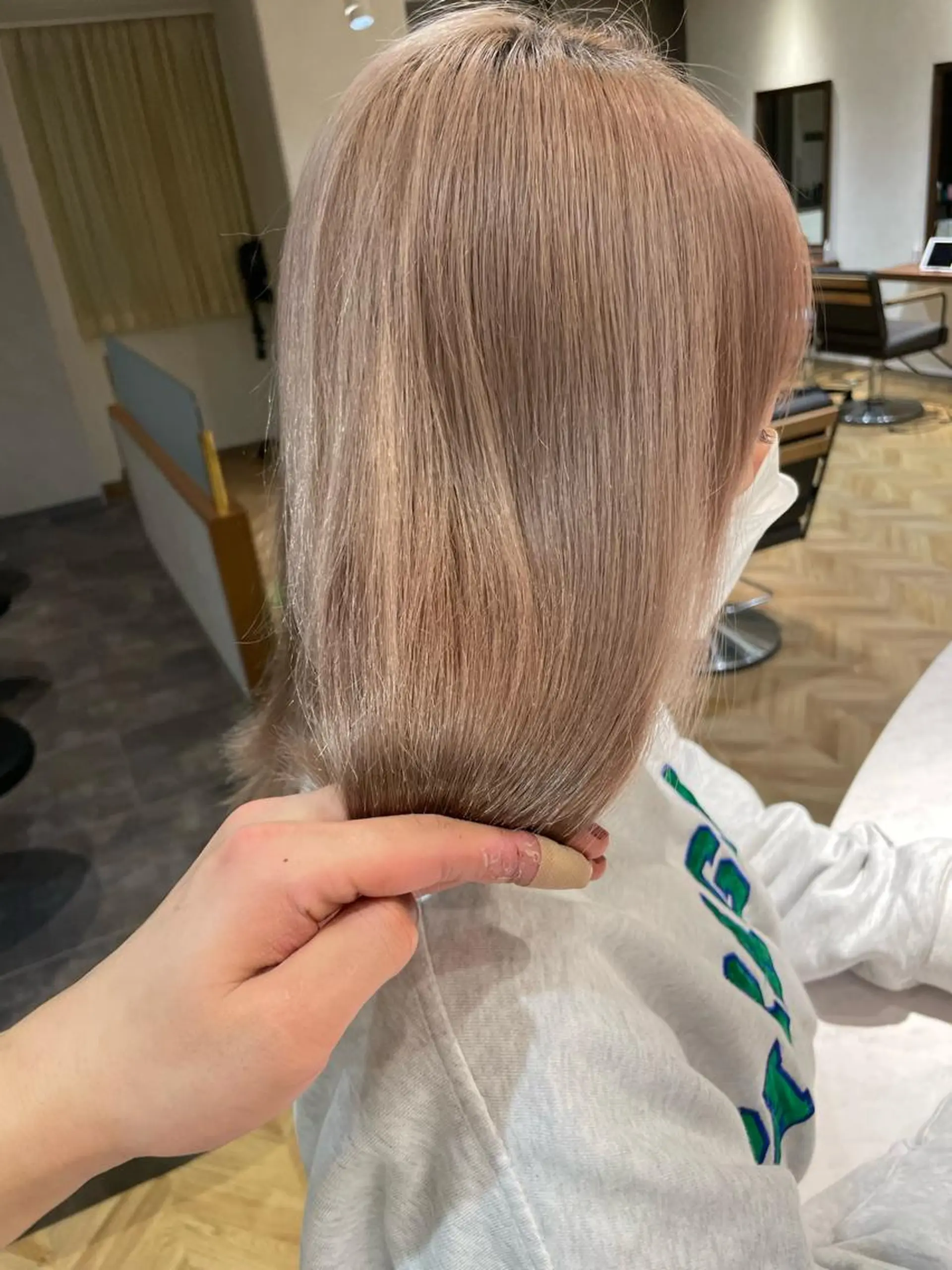 セミロング 縮毛矯正 VEGA天神 ブリーチのヘアスタイル