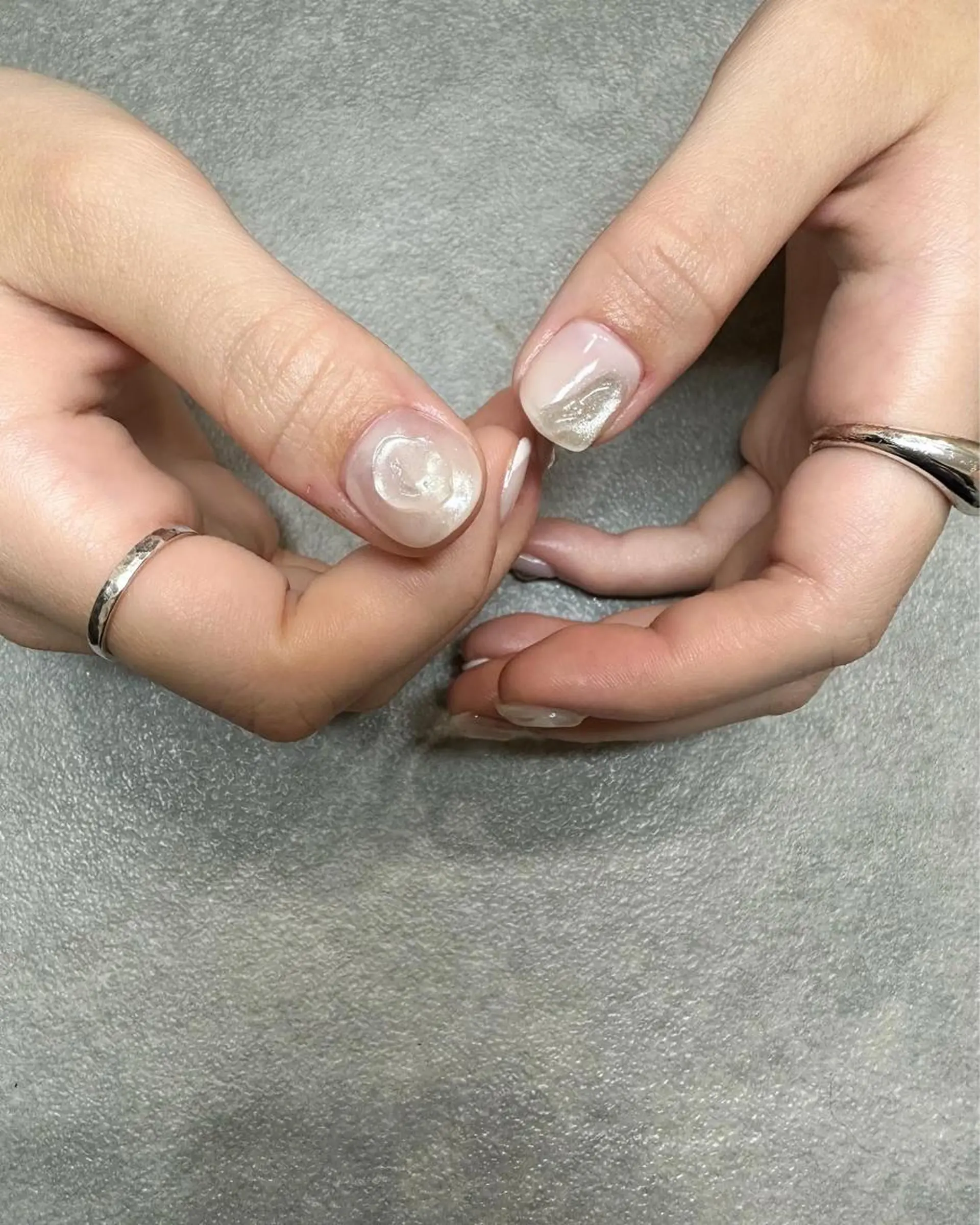 ネイル ホワイト ハンドネイル フットネイル kiii.__ ✴︎*のネイルデザイン