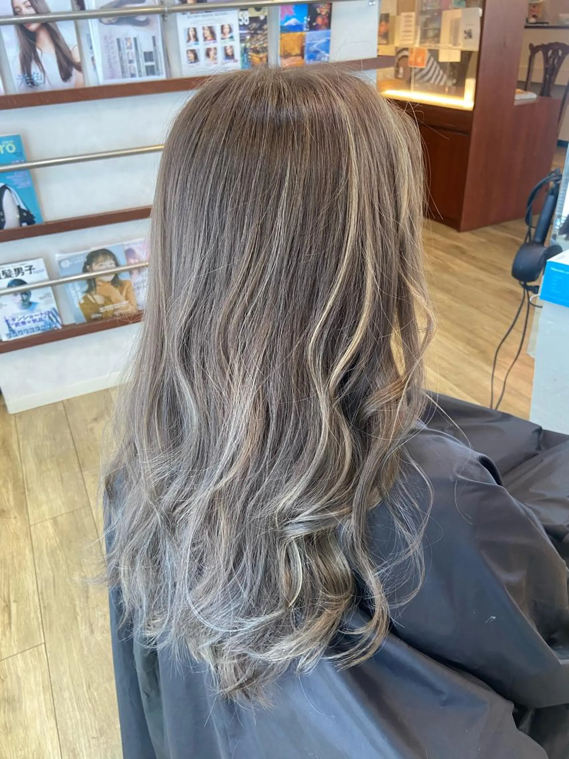 セミロング カラー カット ヘアカラー トリートメント Optima Hair所属・川本 あゆのヘアスタイル