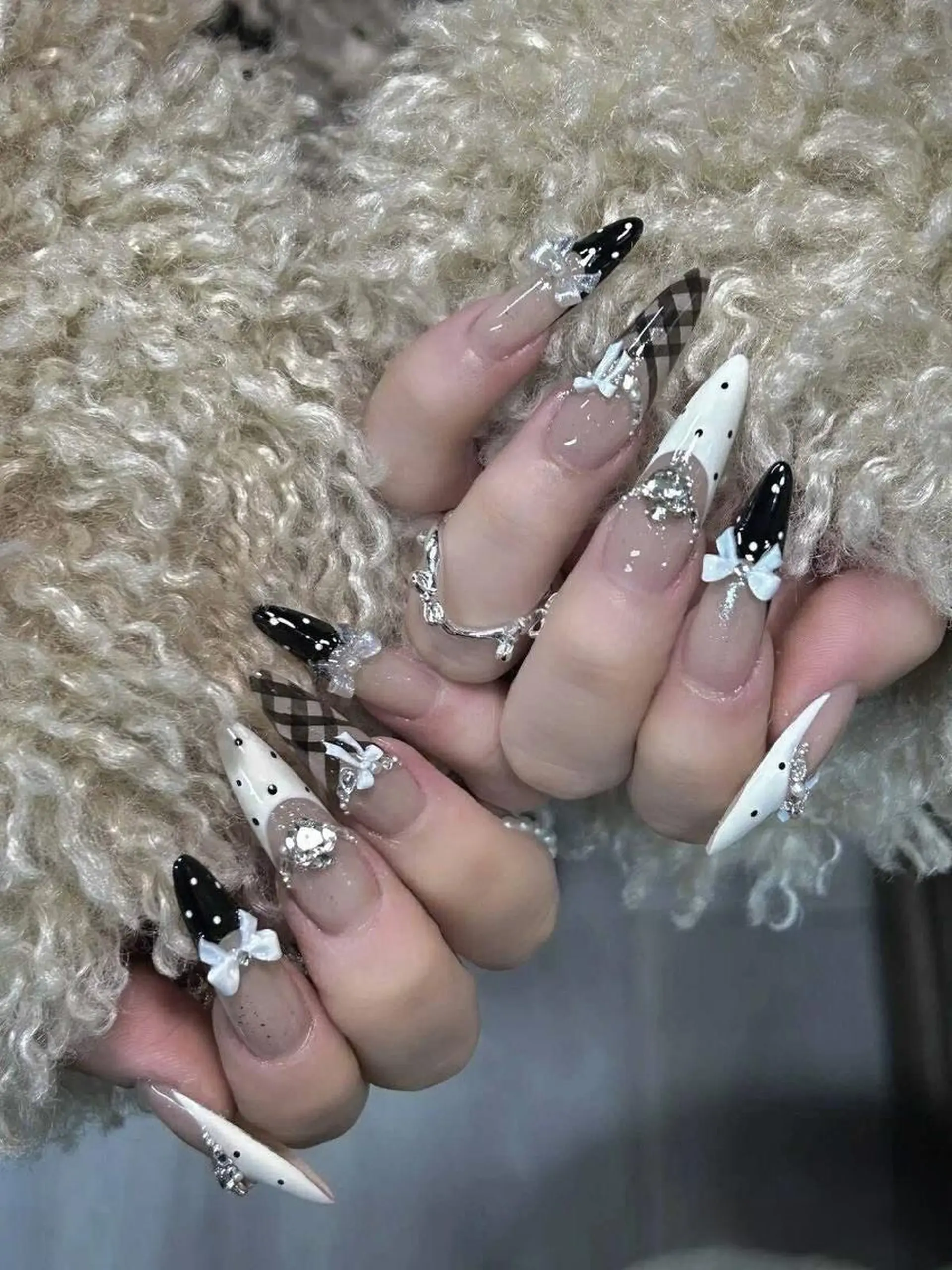 ロング 韓国風ヘア ハンドネイル Bling Salonのネイルデザイン