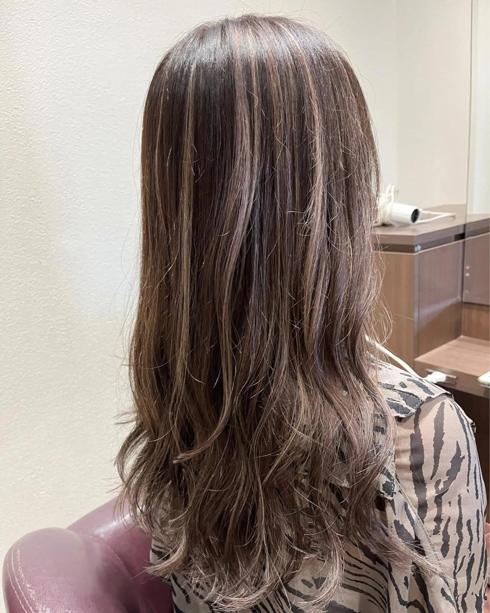 セミロング カラー グレージュ ハイライトカラー ハイライト カット ヘアカラー 松崎 崇のヘアスタイル