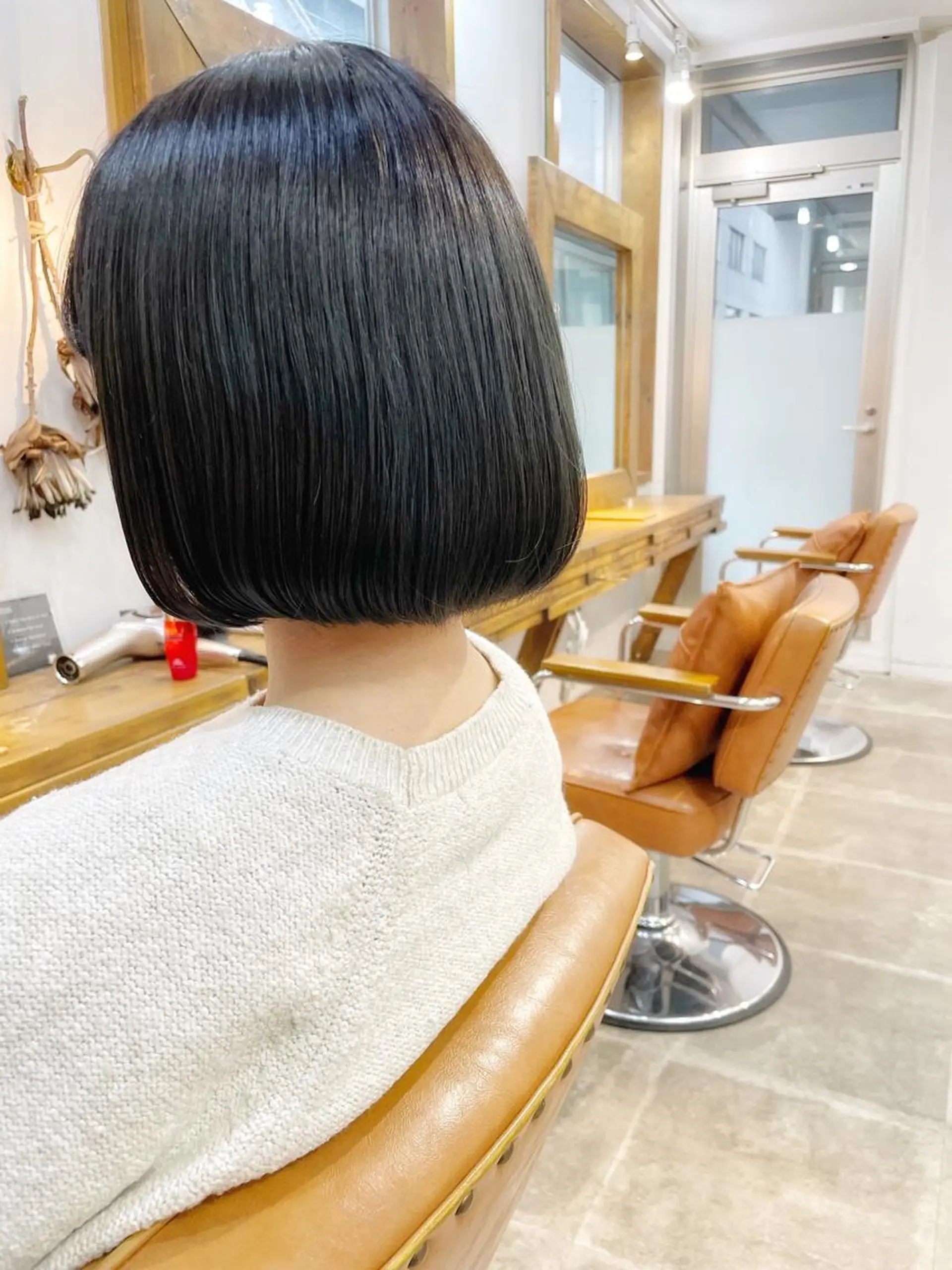 ショート カラー ショートレイヤー 丸みショート グラデーションカラー くびれヘア くせ毛 カット newline銀座所属・👑銀座ショート/ 絶壁補正/金子涼👑のヘアスタイル