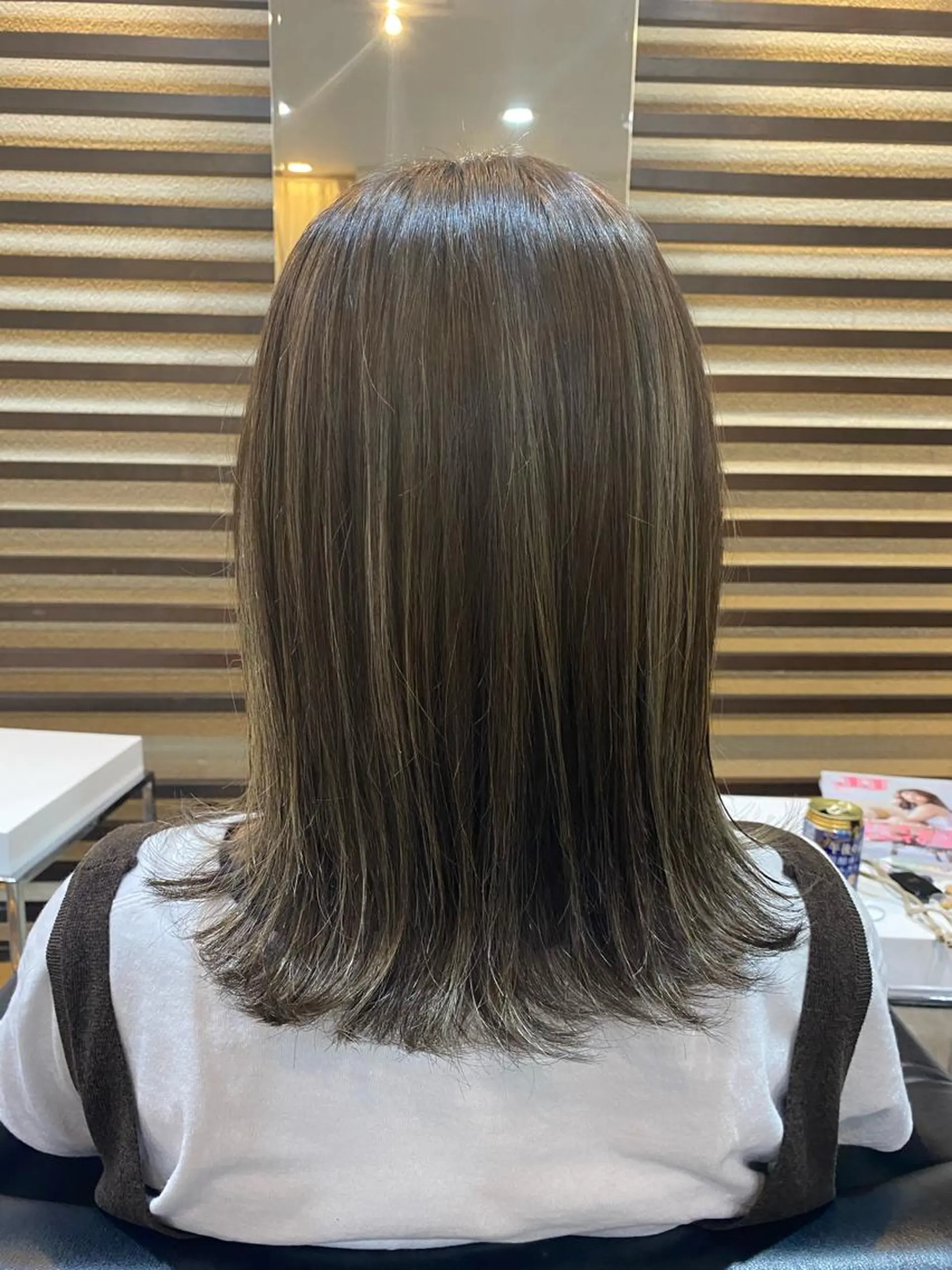 ミディアム カット ヘアカラー CUT IN SHY 本店のヘアスタイル