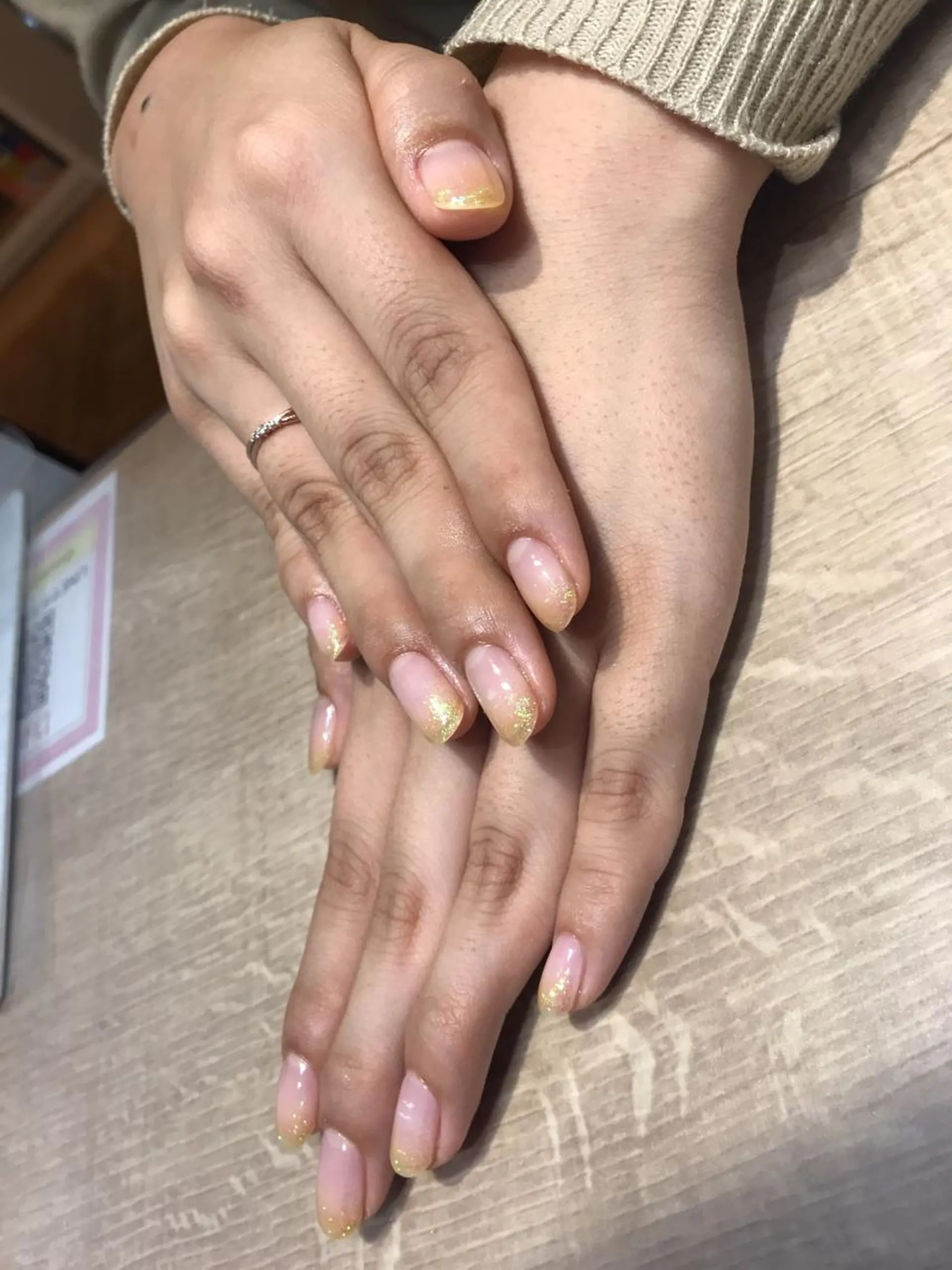 ネイル ラメ(グリッター) ラメグラデーション 黄色 ドーリーラッシュプラス　ヴィオロ店所属・勝木 芽生のネイルデザイン