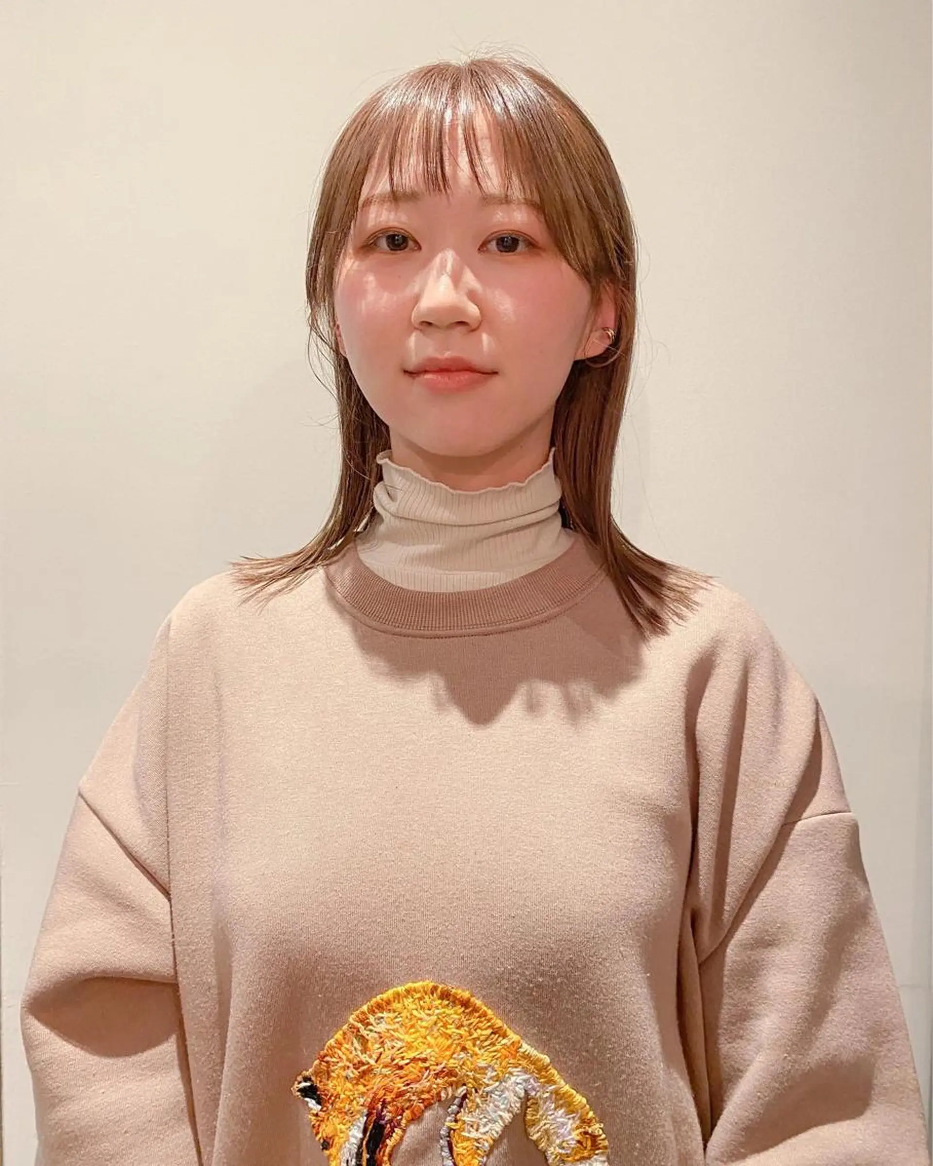 ミディアム カラー ヘアアレンジ ベージュカラー ピンクカラー ピンクベージュ Nancy所属・束感まつげ❤︎ あみのマツエク・マツパデザイン