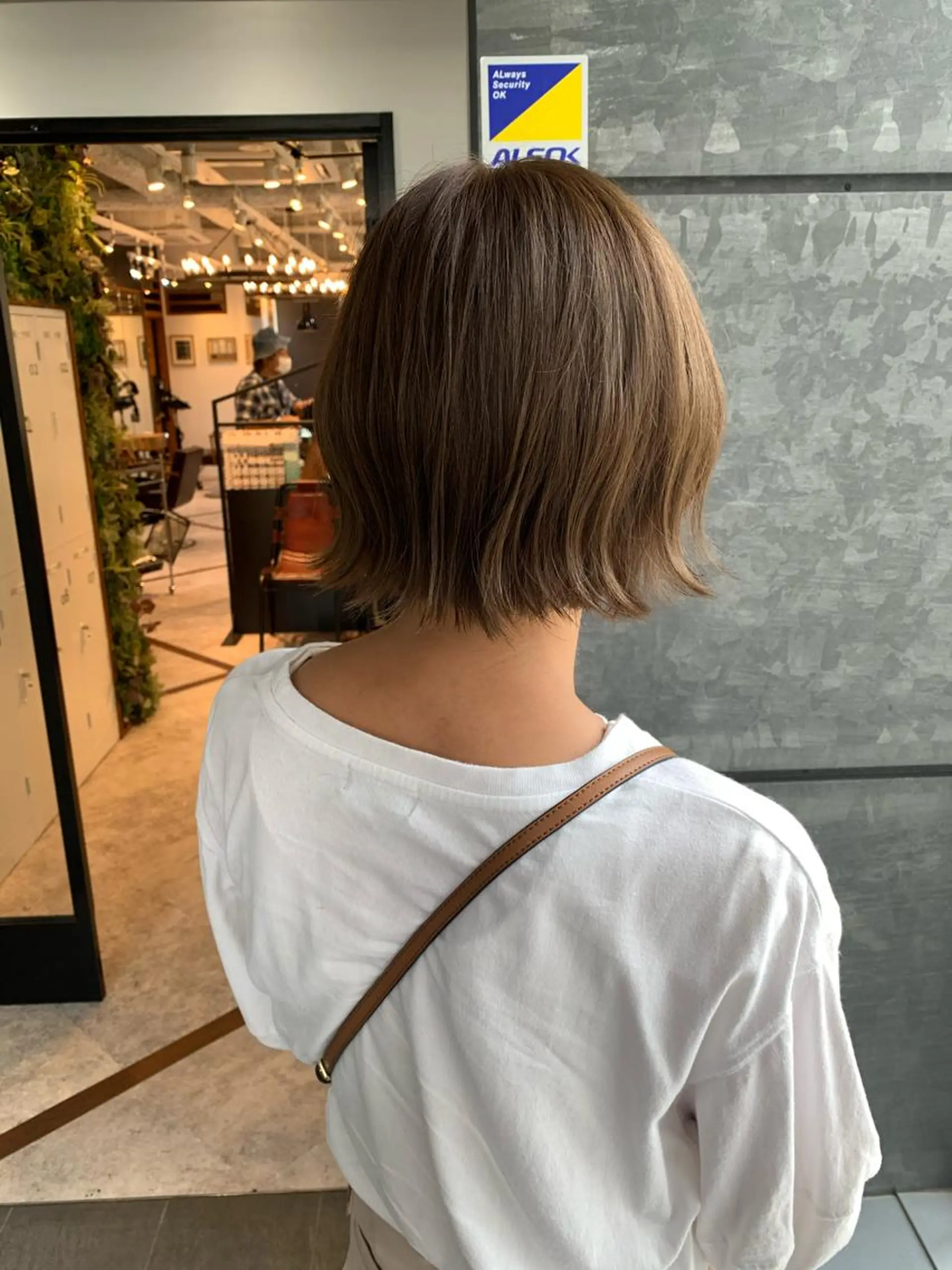 ショート カラー 切りっぱなしボブ ベージュカラー ブリーチ ブリーチなしカラー ボブ カット 縮毛矯正 トリートメント aguhair jour所属・髪質改善/白髪ぼかし KENTAのヘアスタイル