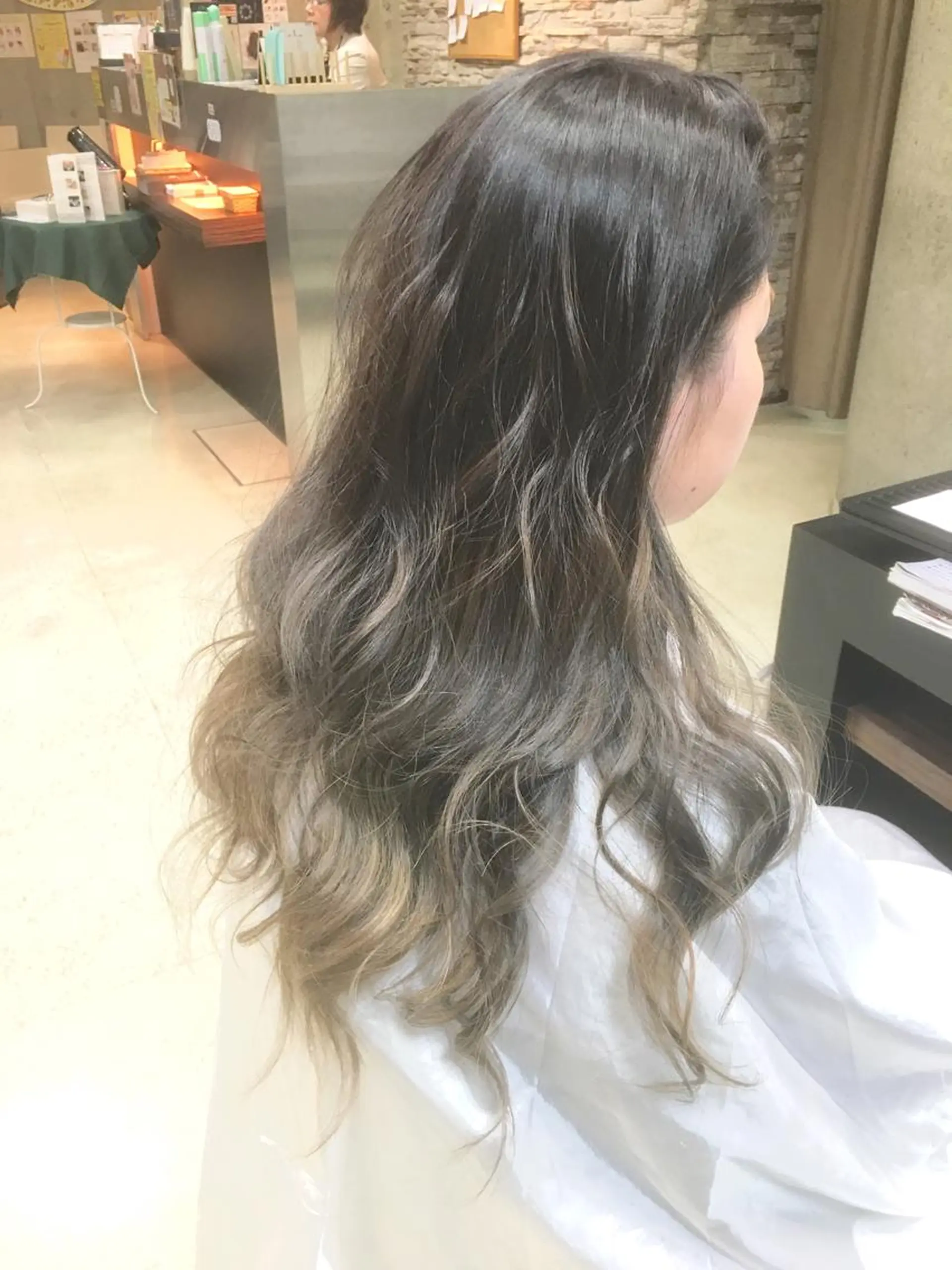 ロング カラー アッシュ アッシュグレー アッシュグレージュ グレージュ 外国人風カラー brace 立花のヘアスタイル