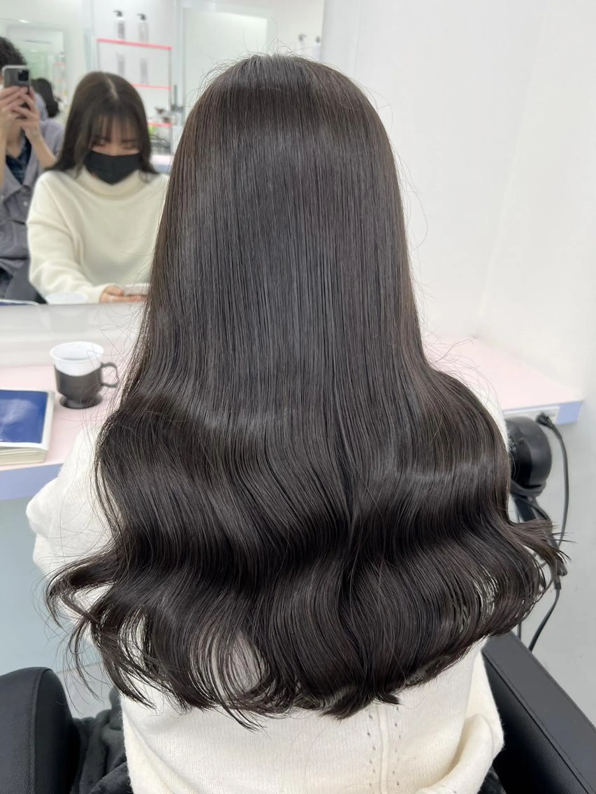 セミロング オリーブカラー🫒 レイヤーカット✂︎のヘアスタイル