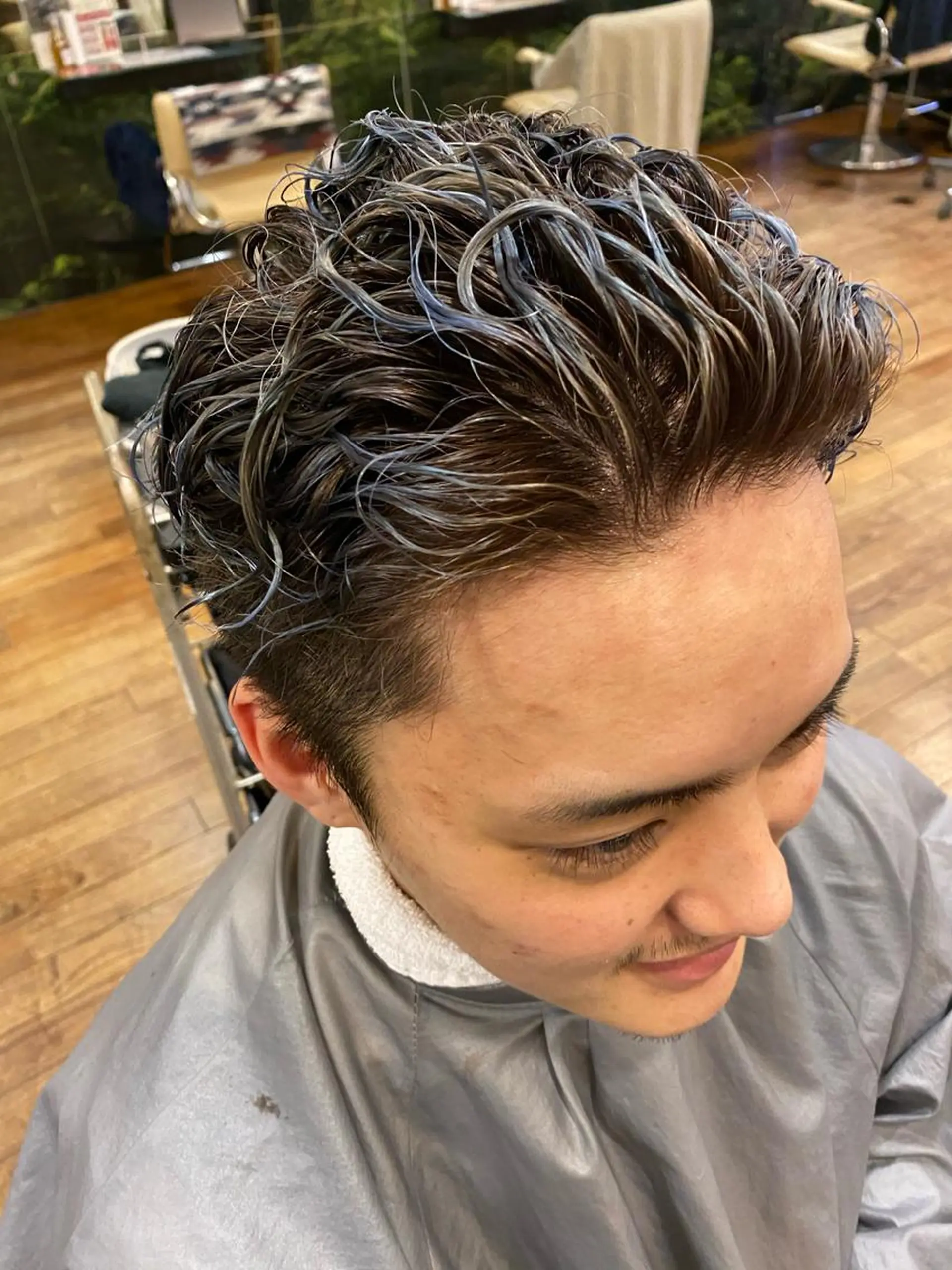 パーマ ヘアカラー トリートメント ヘアセット 美髪/髪質改善 レイヤー/透けカラーのヘアスタイル