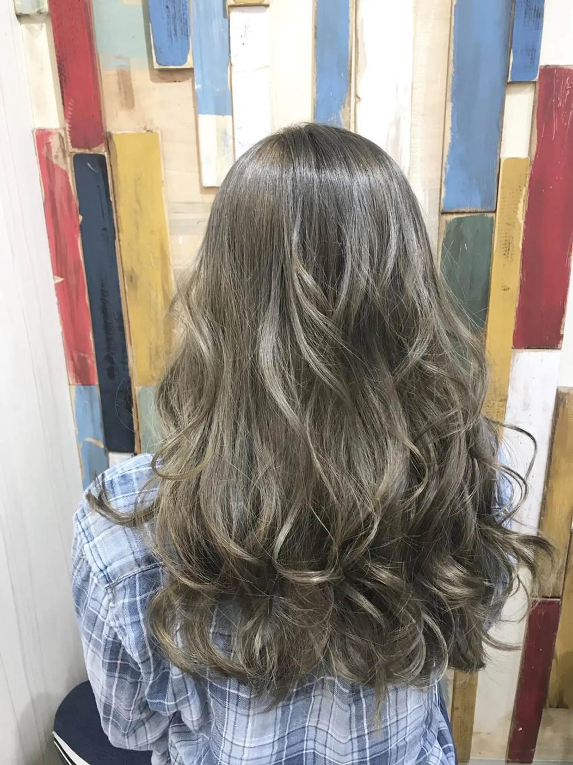 カラー 嶋村夏実🌼レイヤー 🌸白髪ぼかしのヘアスタイル