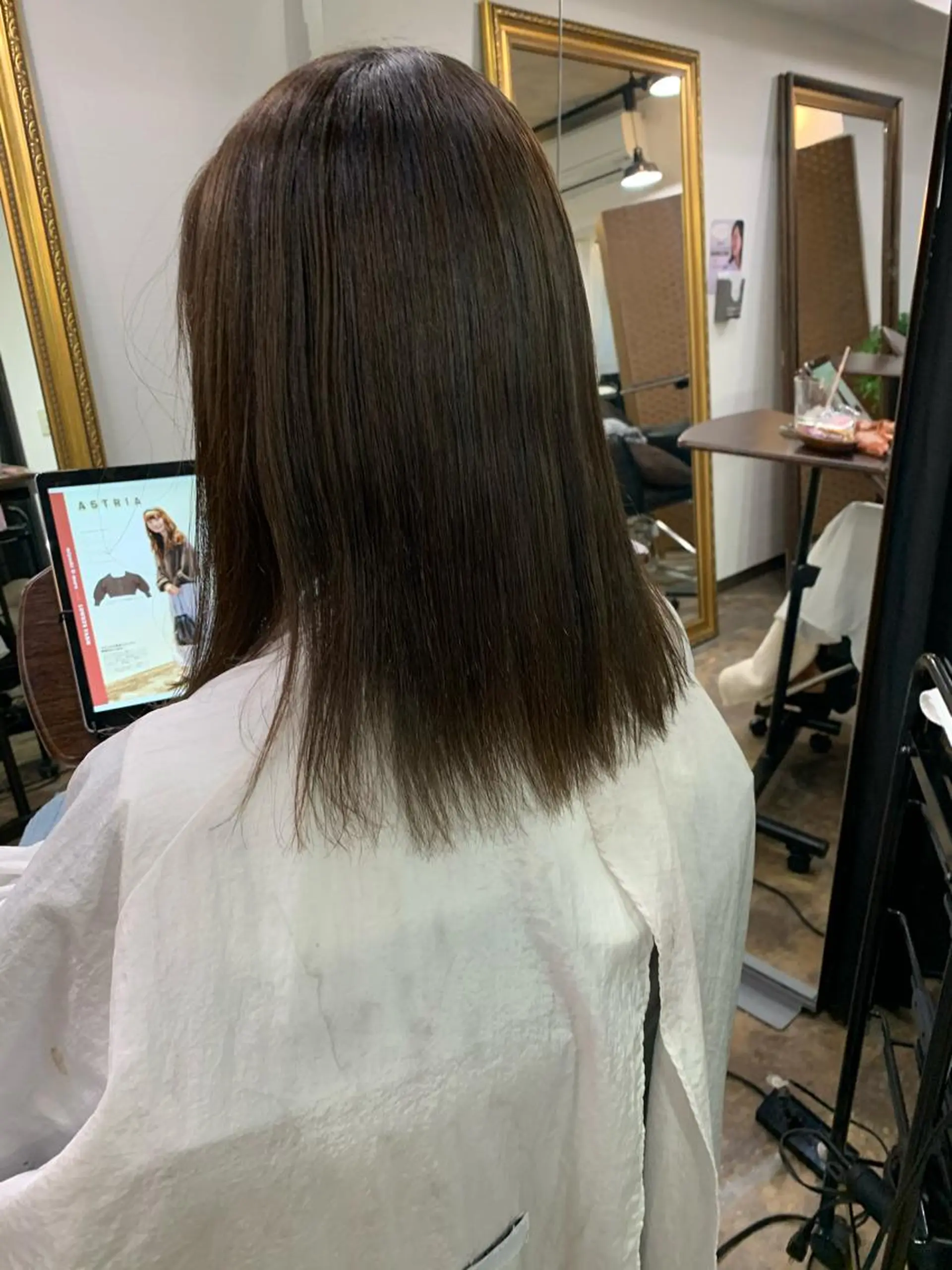 セミロング 渋谷宮益坂 omoのヘアスタイル