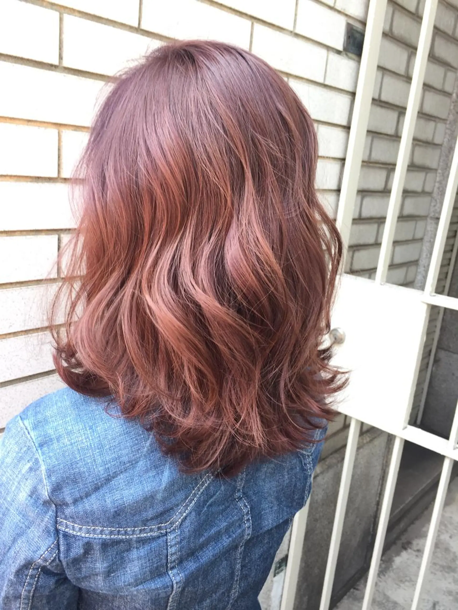 ミディアム カラー ブリーチ ピンクカラー ✂️小顔カット✂️ 山本有紀のヘアスタイル