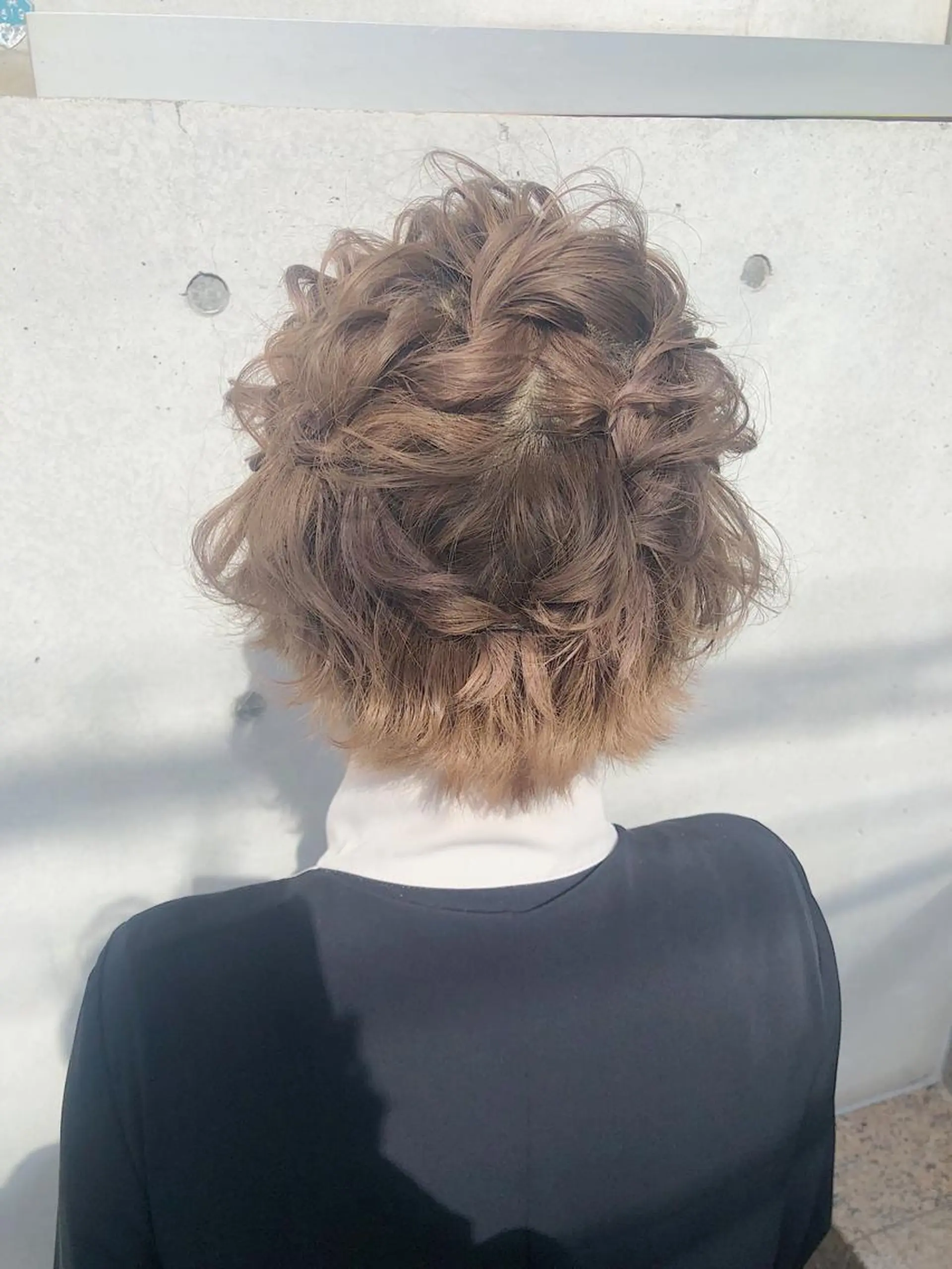 ショート カラー ヘアアレンジ ハイトーンカラー ショートヘア 菅 翔太のヘアスタイル