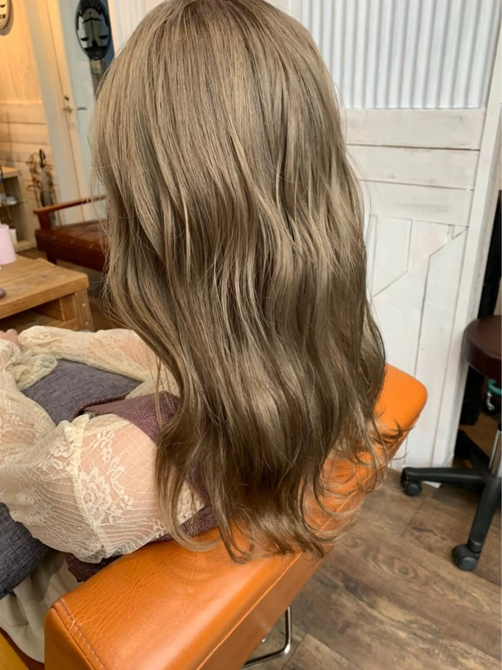 ロング カラー ダブルカラー イヤリングカラー ハイライトカラー イルミナカラー インナーカラー 🔆学生に人気🔆 AEQUITASのヘアスタイル