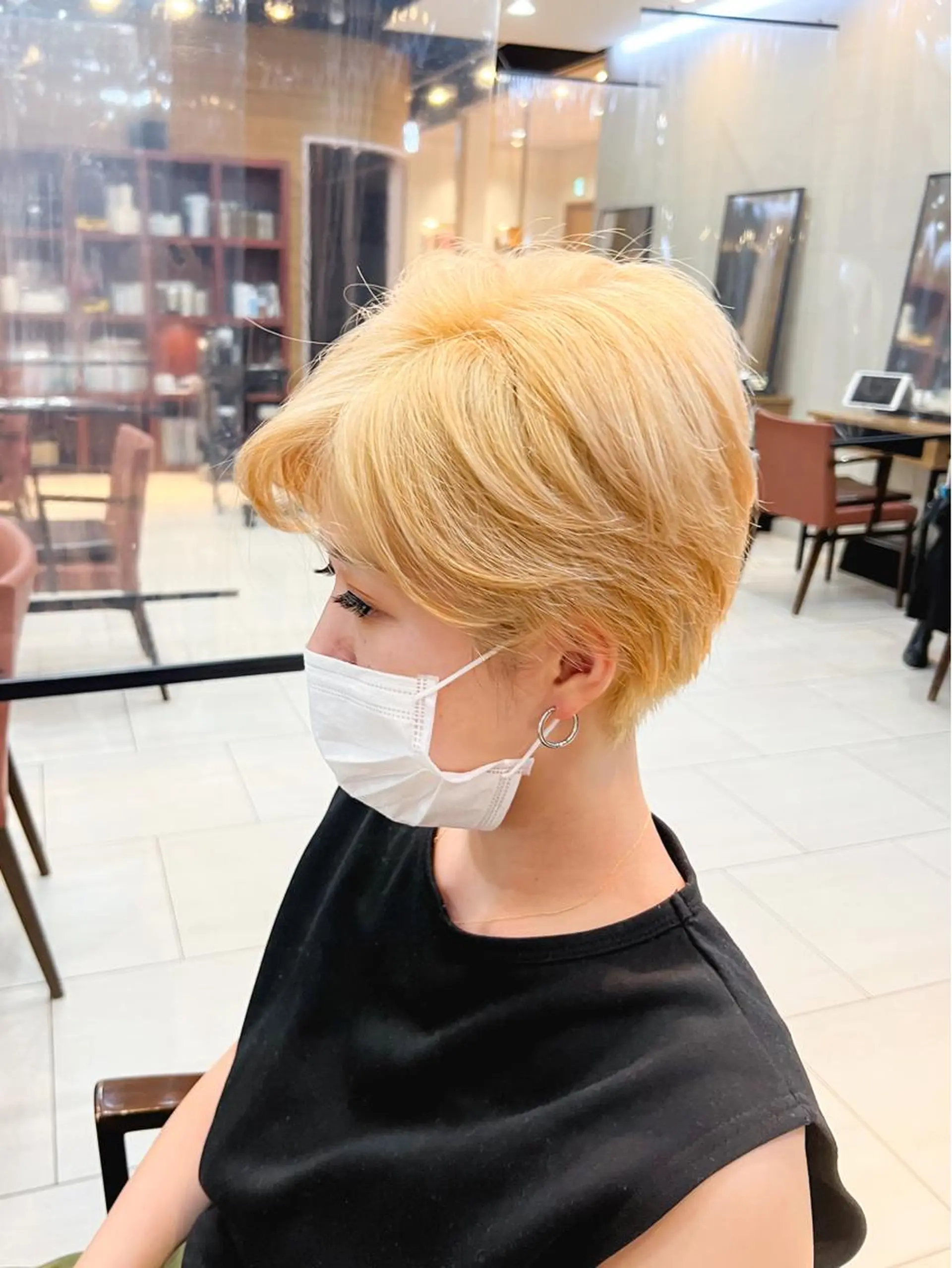 ショート カラー ベージュカラー ブロンド ブロンドベージュ カット ヘアカラー トリートメント メンズカット曲がる 縮毛矯正佐々木タクマのヘアスタイル