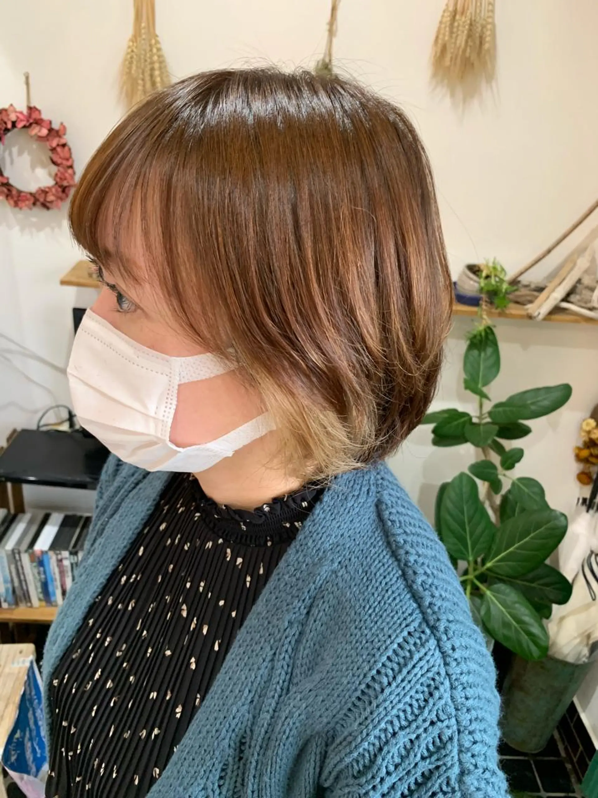 ショート カラー イヤリングカラー ヘアカラー トリートメント 佐藤 美咲のヘアスタイル