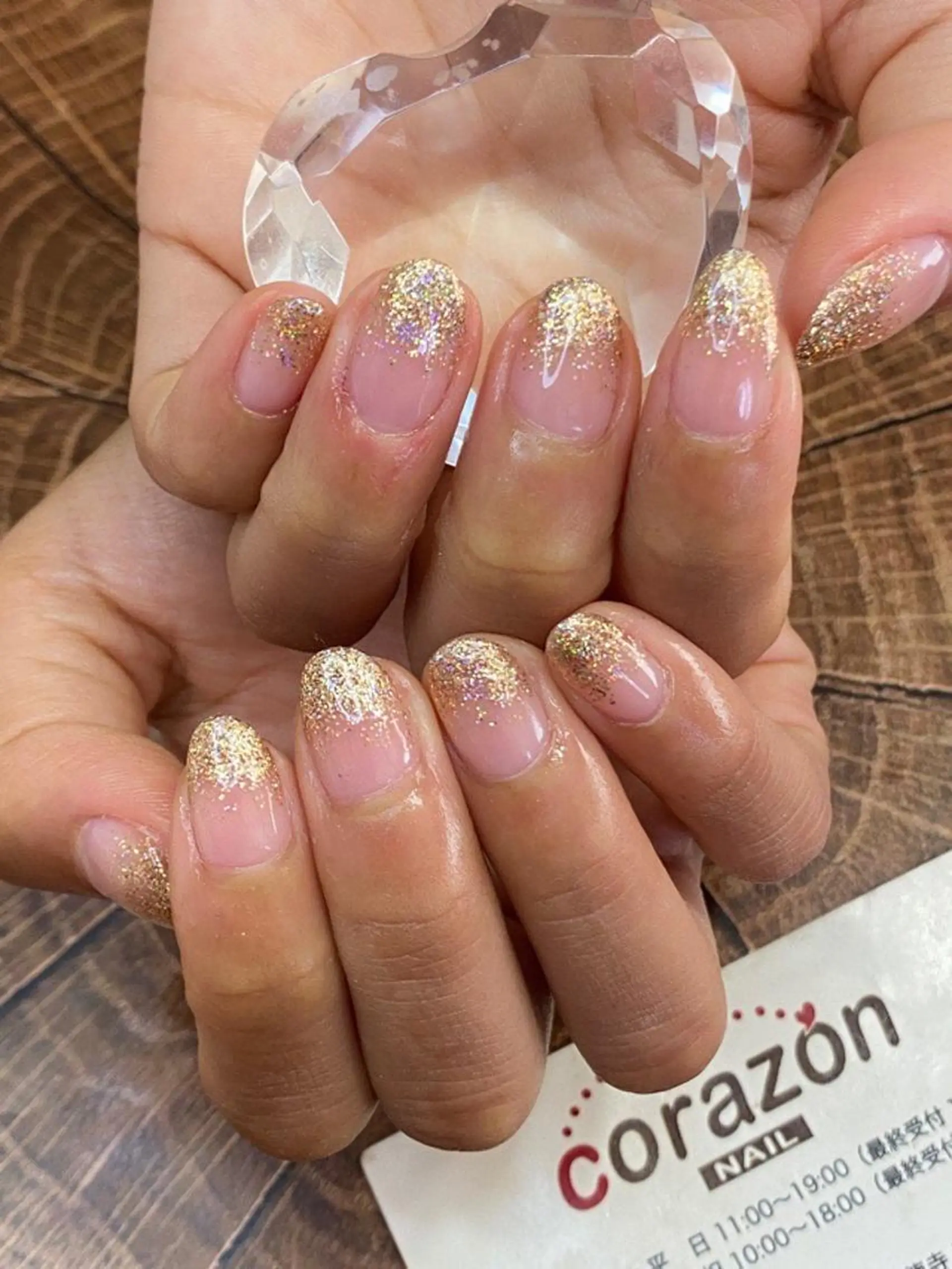 ネイル オーロラネイル ブラウン ジェルネイル ゴールド グラデーション ハンドネイル corazon所属・ネイリスト aicoのネイルデザイン